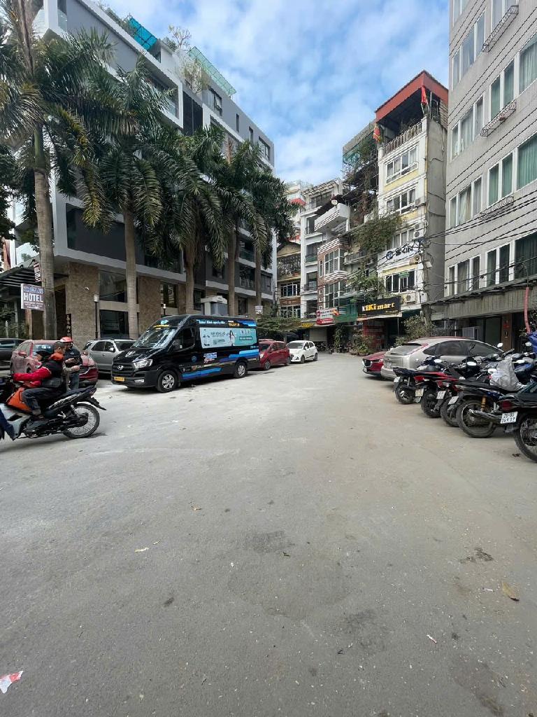 Bán nhà hồ Ba Mẫu - diện tích 77m2 6 tầng - Mặt hồ Ba Mẫu, khu VIP hiếm nhà bán - giá 44 tỷ