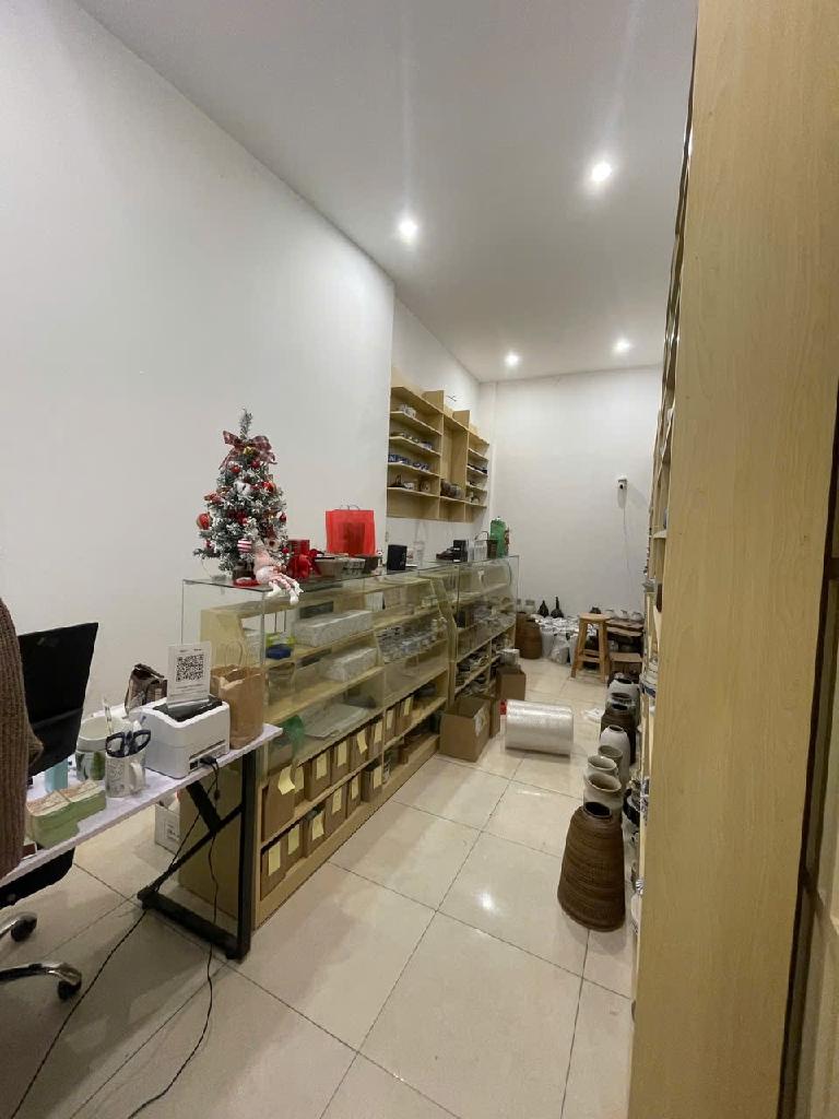 Bán nhà hồ Ba Mẫu - diện tích 77m2 6 tầng - Mặt hồ Ba Mẫu, khu VIP hiếm nhà bán - giá 44 tỷ