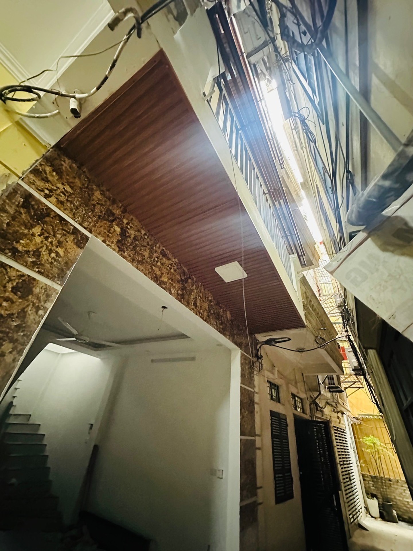 Bán nhà Trần Khát Chân - diện tích 26m2 5 tầng - Nhà đẹp full nội thất - giá 8,1 tỷ