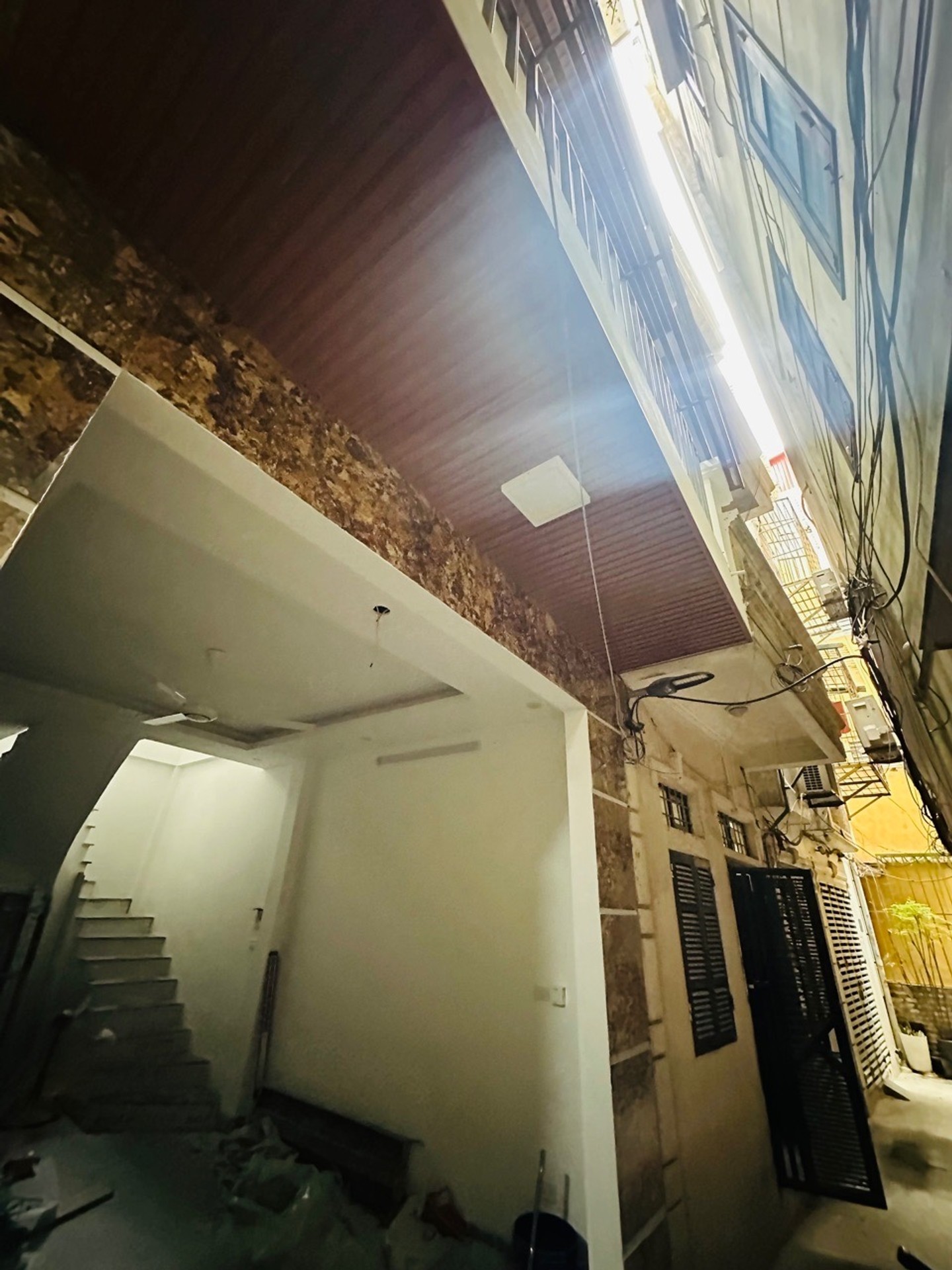 Bán nhà Trần Khát Chân - diện tích 26m2 5 tầng - Nhà đẹp full nội thất - giá 8,1 tỷ