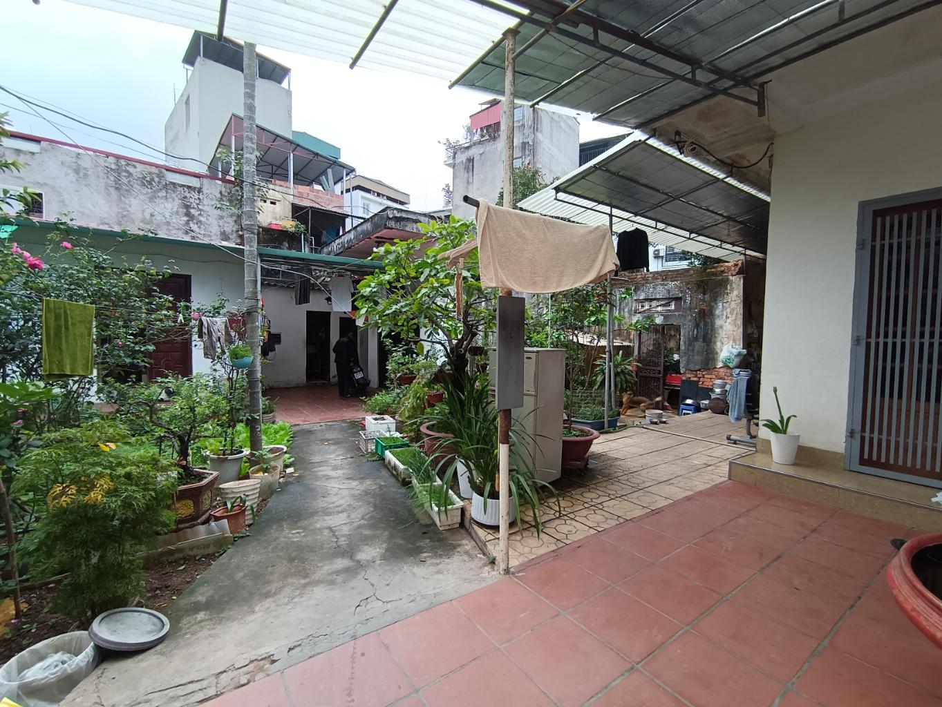 Bán nhà Hoàng Hoa Thám - diện tích 574m2 1 tầng - Hẻm xe máy - giá 30 tỷ