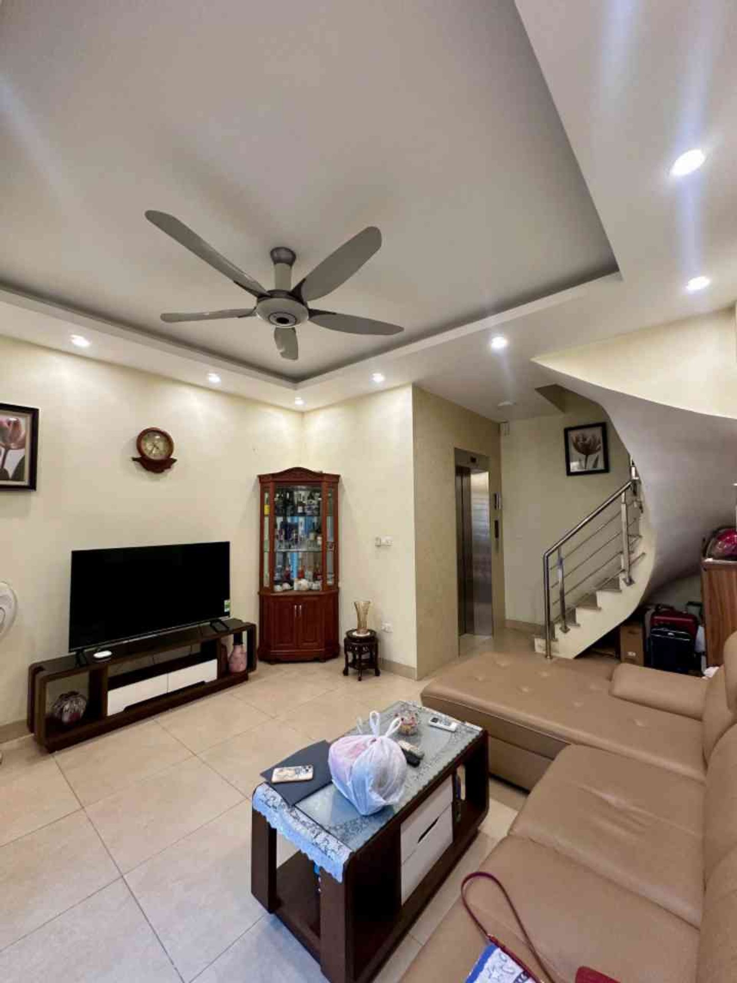 Bán nhà Lê Duẩn - diện tích 31m2 5 tầng - Lô góc cực thoáng - giá 10 tỷ