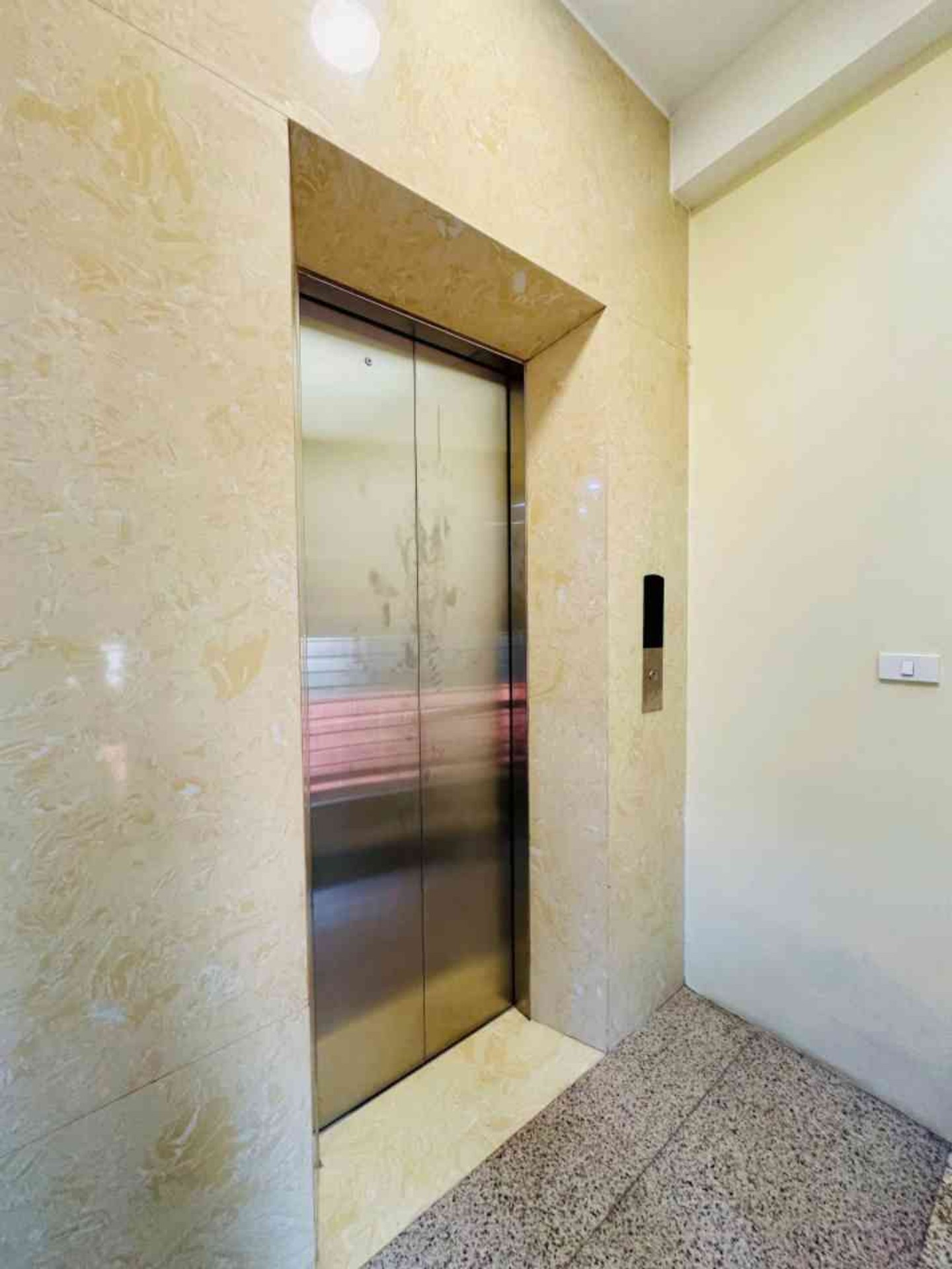Bán nhà Lê Duẩn - diện tích 31m2 5 tầng - Lô góc cực thoáng - giá 10 tỷ