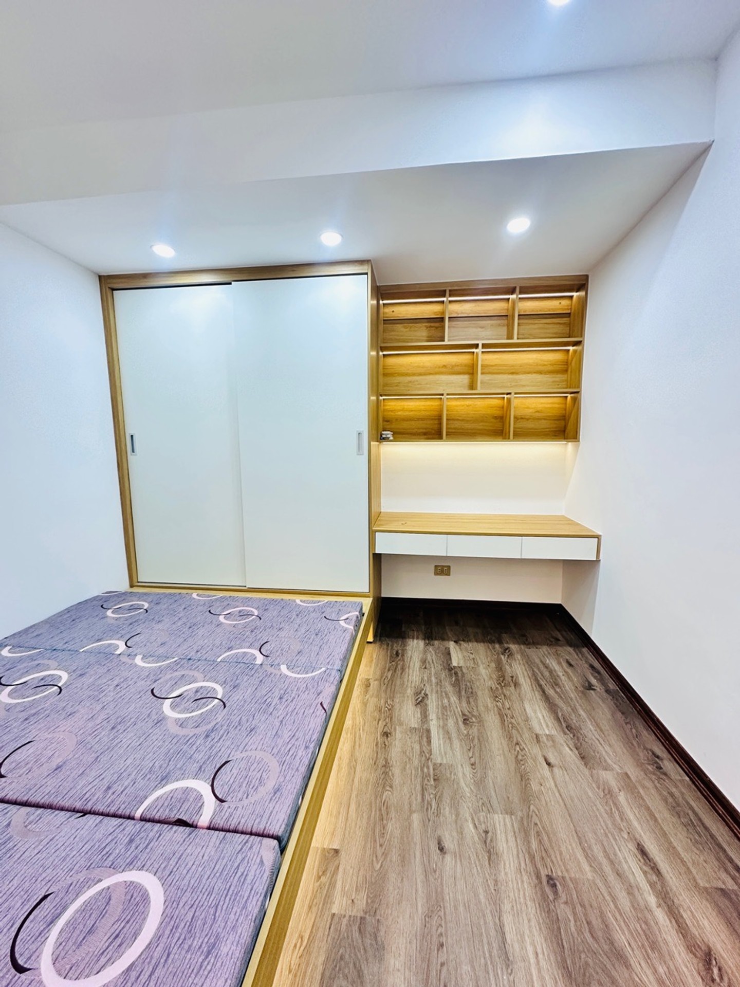 Bán nhà Ngõ Văn Hương - diện tích 60m2 1 tầng - Căn hộ mới keng, full nội thất - giá 3,8 tỷ