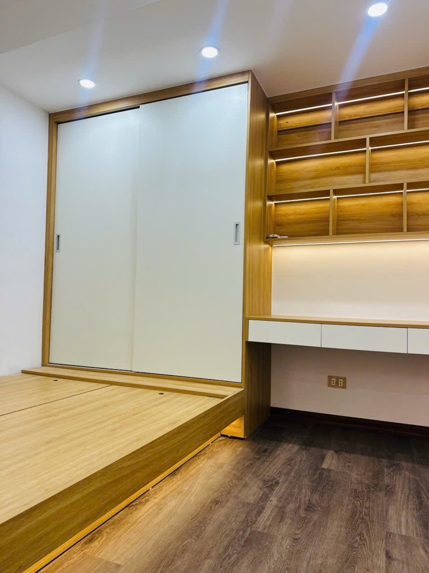 Bán nhà Ngõ Văn Hương - diện tích 60m2 1 tầng - Căn hộ mới keng, full nội thất - giá 3,8 tỷ