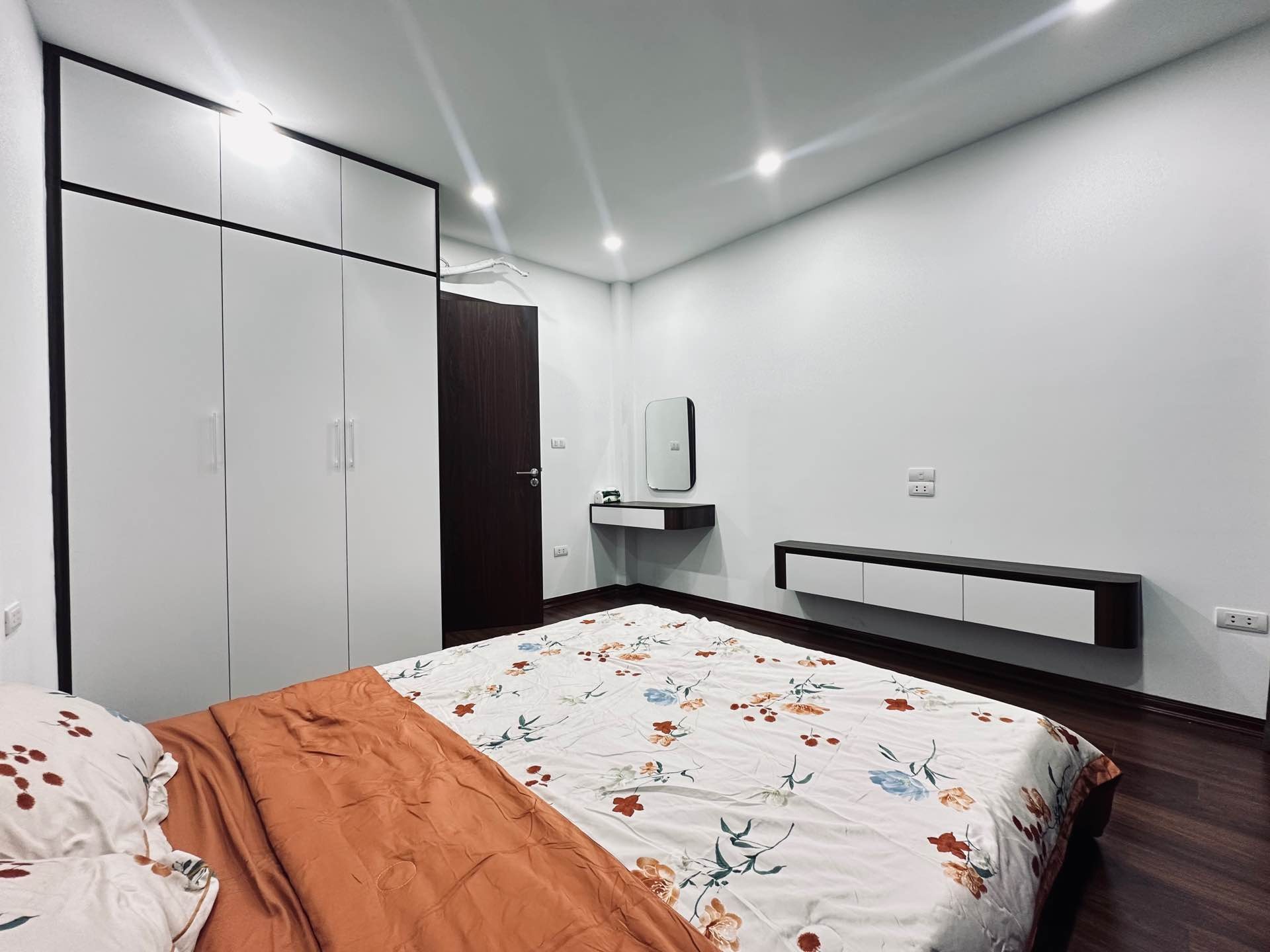 Bán nhà Hoàng Liệt - diện tích 23m2 4 tầng - Ô tô dừng đỗ cổng - giá 8,5 tỷ
