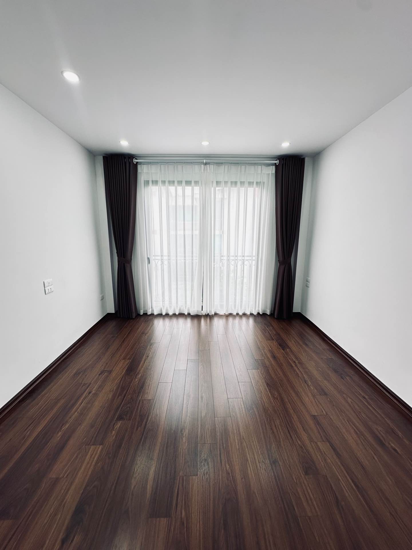 Bán nhà Hoàng Liệt - diện tích 23m2 4 tầng - Ô tô dừng đỗ cổng - giá 8,5 tỷ