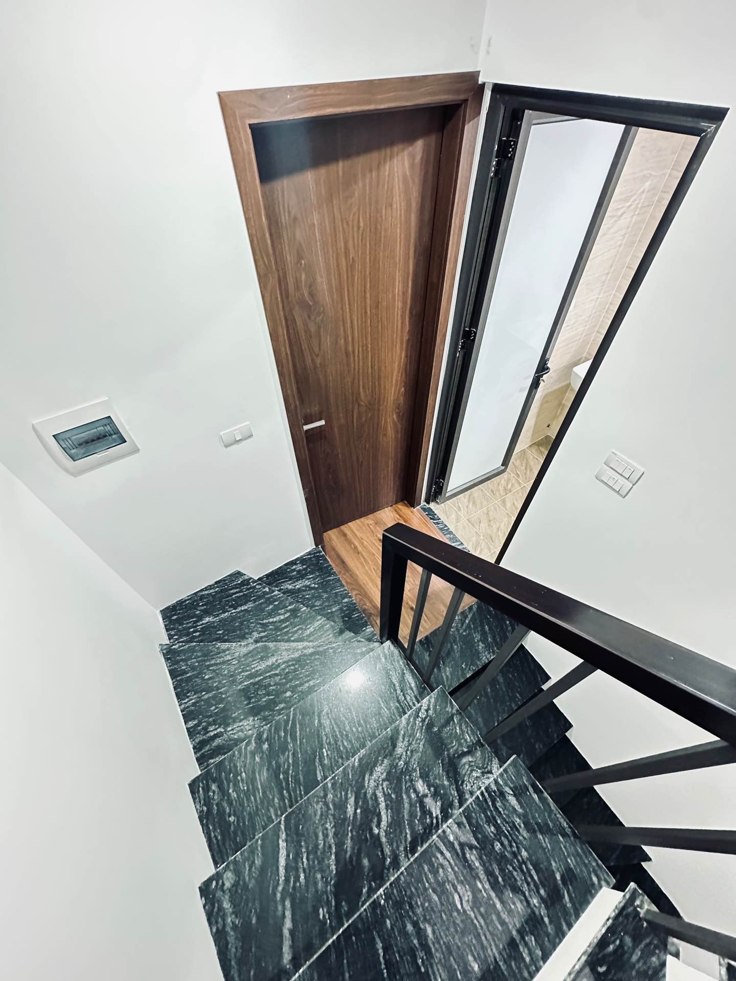 Bán nhà Hoàng Liệt - diện tích 23m2 4 tầng - Ô tô dừng đỗ cổng - giá 8,5 tỷ