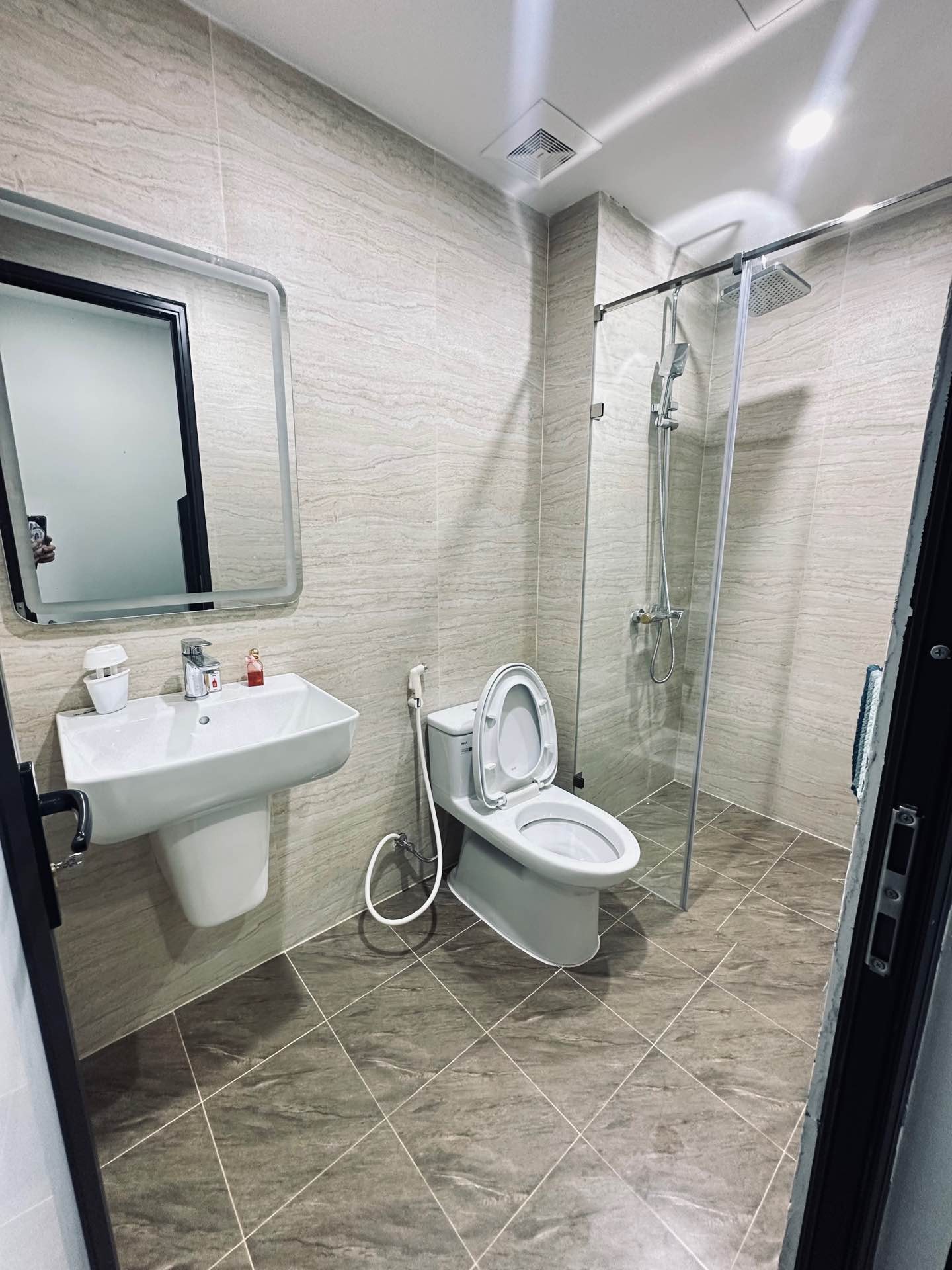 Bán nhà Hoàng Liệt - diện tích 23m2 4 tầng - Ô tô dừng đỗ cổng - giá 8,5 tỷ