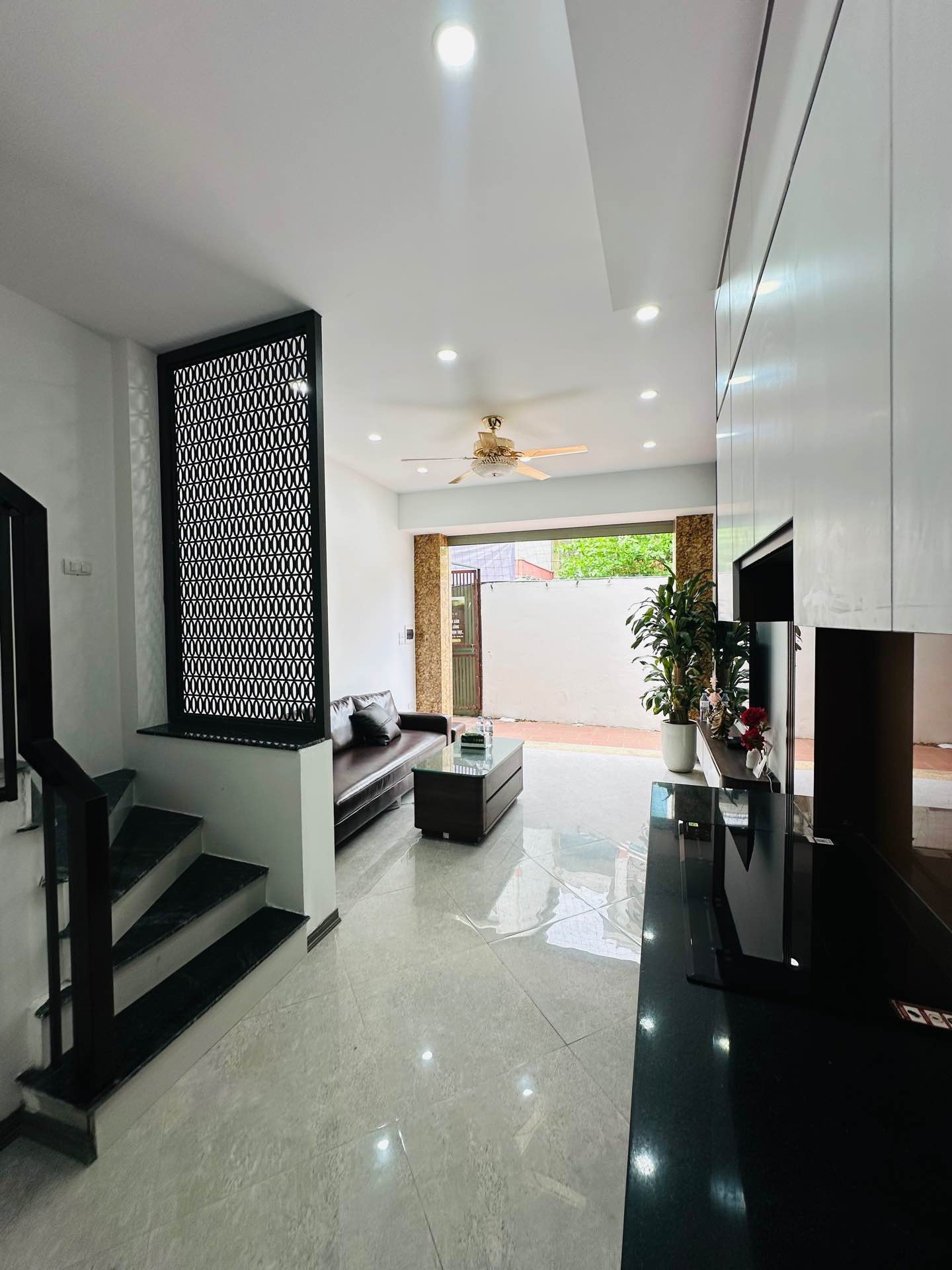 Bán nhà Hoàng Liệt - diện tích 23m2 4 tầng - Ô tô dừng đỗ cổng - giá 8,5 tỷ