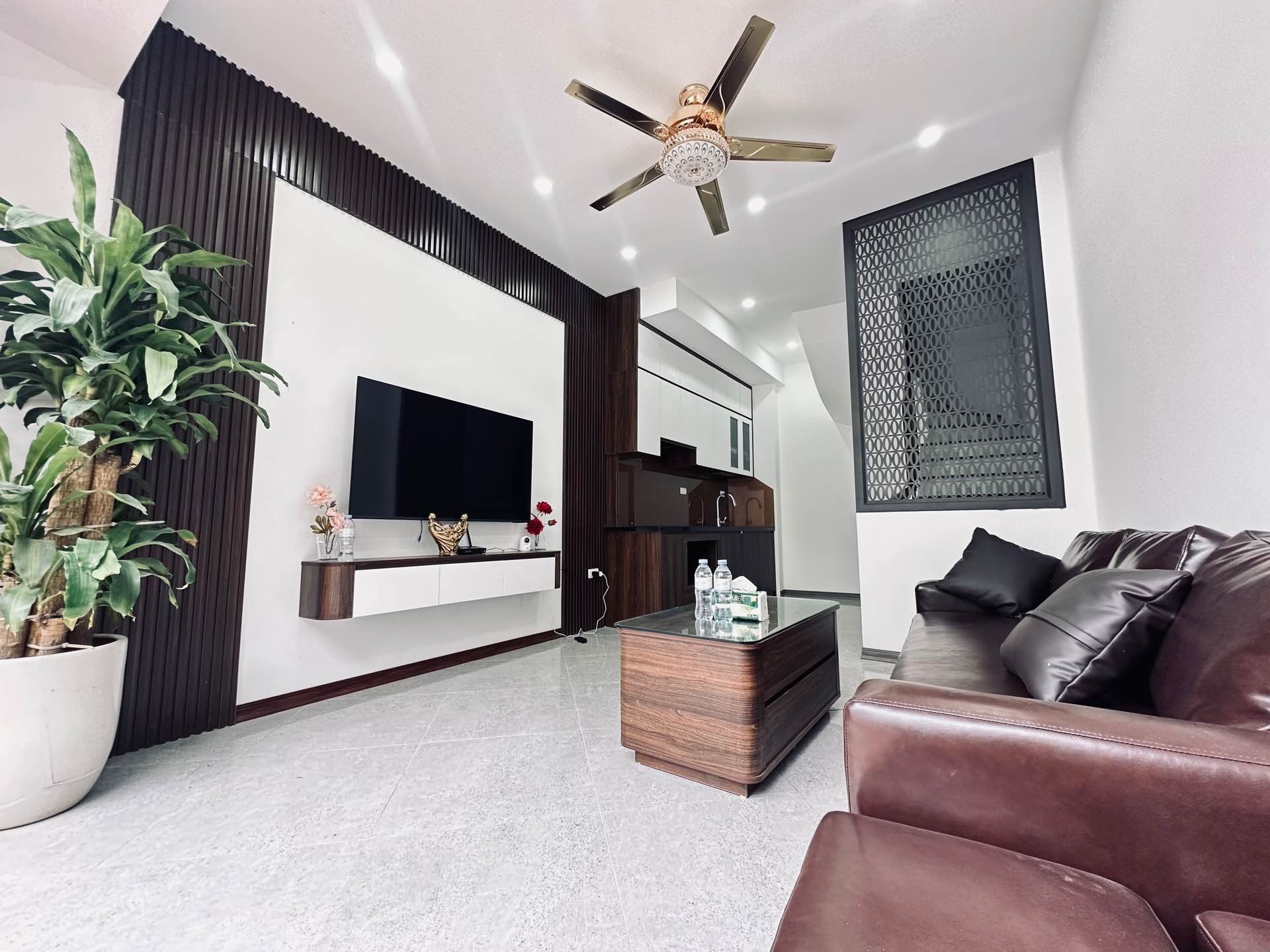 Bán nhà Hoàng Liệt - diện tích 23m2 4 tầng - Ô tô dừng đỗ cổng - giá 8,5 tỷ