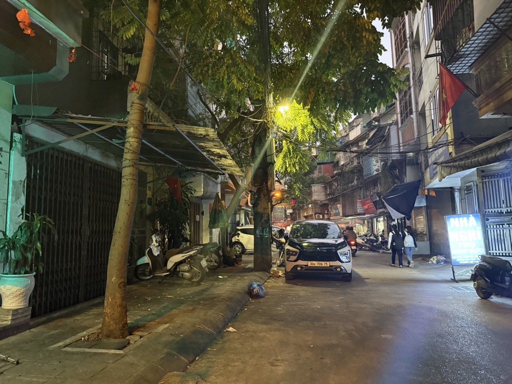 Bán nhà 8/3 - diện tích 42m2 1 tầng - ngõ ô tô tránh - giá 14,7 tỷ