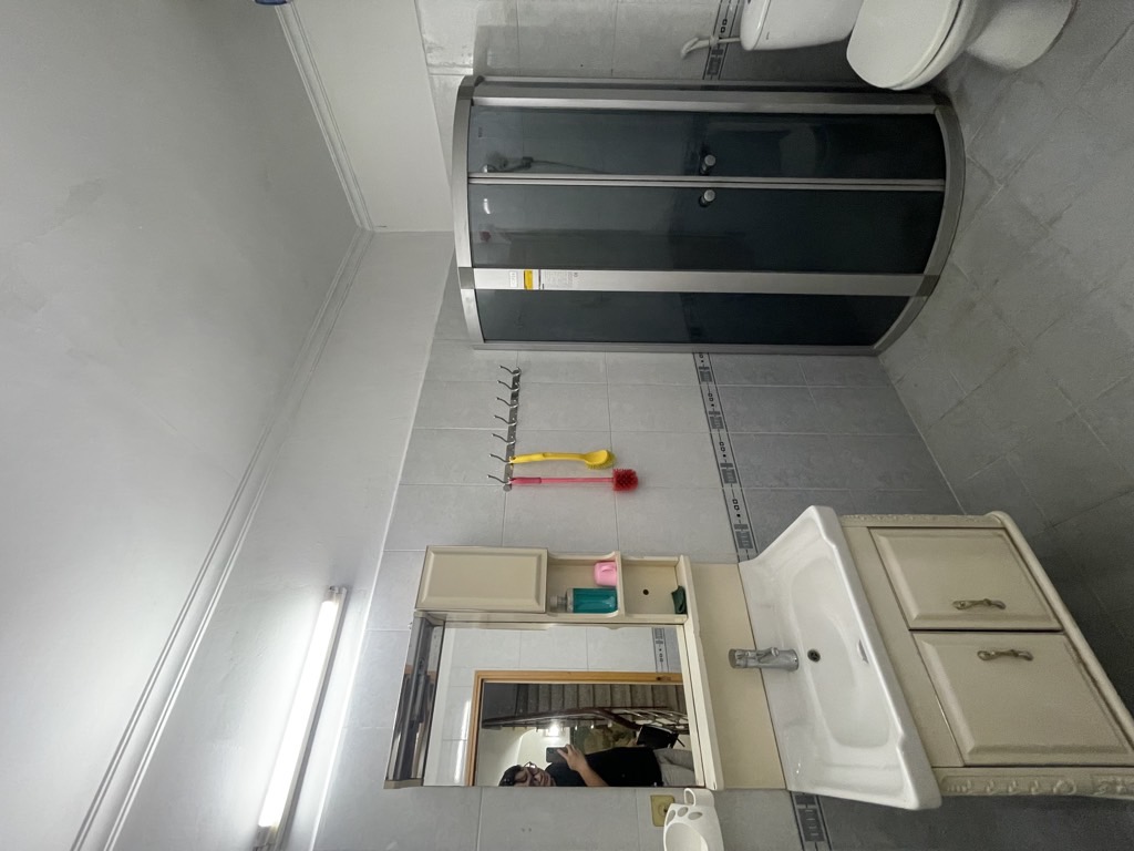 Bán nhà Quỳnh Mai - diện tích 84m2 3 tầng - Ô tô nhỏ vào nhà - giá 16 tỷ