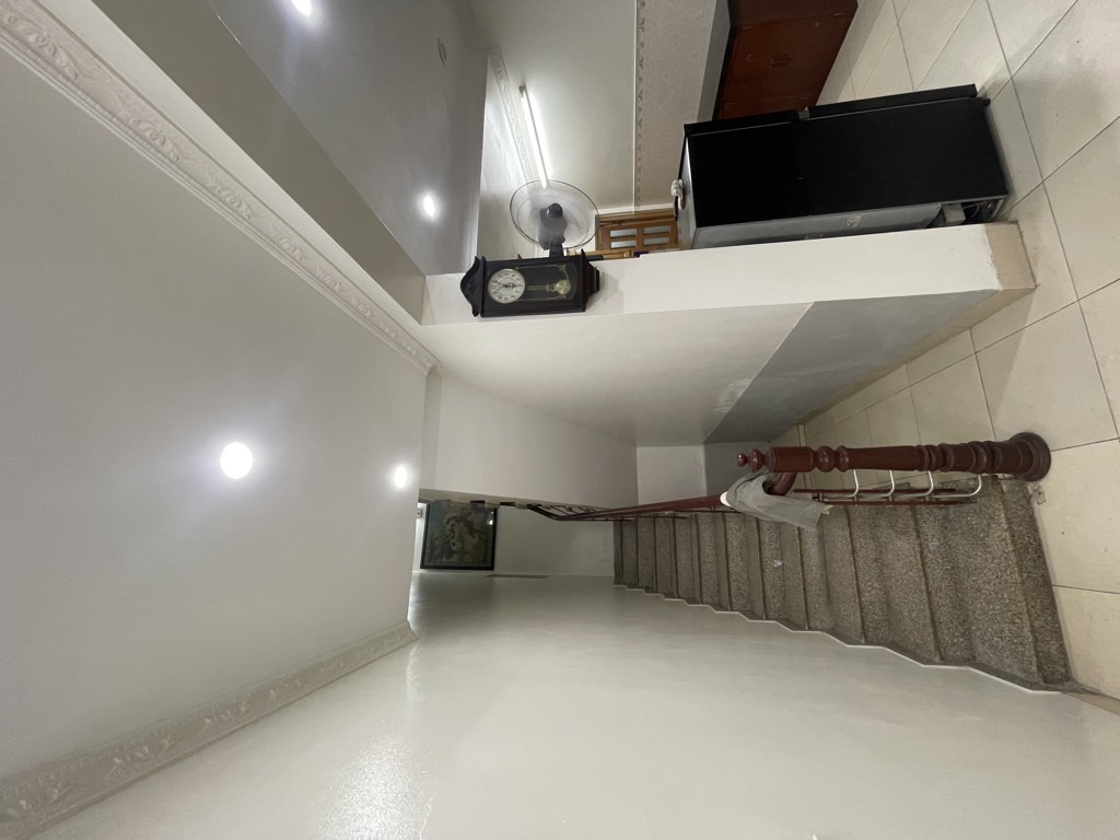 Bán nhà Quỳnh Mai - diện tích 84m2 3 tầng - Ô tô nhỏ vào nhà - giá 16 tỷ