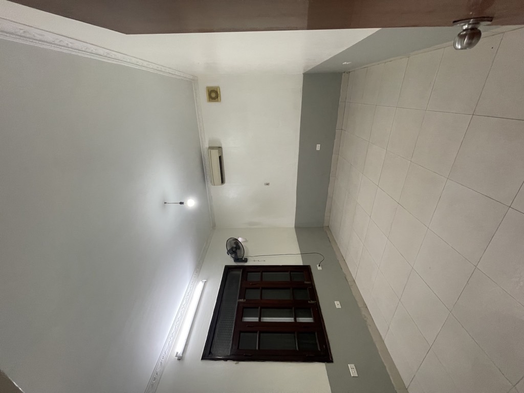Bán nhà Quỳnh Mai - diện tích 84m2 3 tầng - Ô tô nhỏ vào nhà - giá 16 tỷ