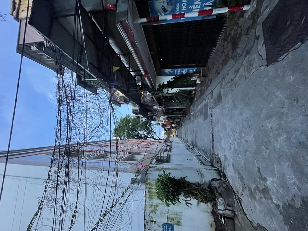 Bán nhà Quỳnh Mai - diện tích 84m2 3 tầng - Ô tô nhỏ vào nhà - giá 16 tỷ