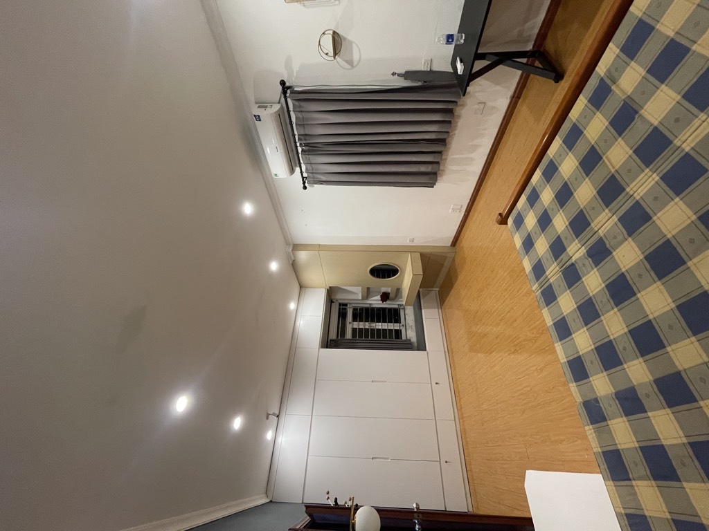 Bán nhà Quỳnh Mai - diện tích 84m2 3 tầng - Ô tô nhỏ vào nhà - giá 16 tỷ