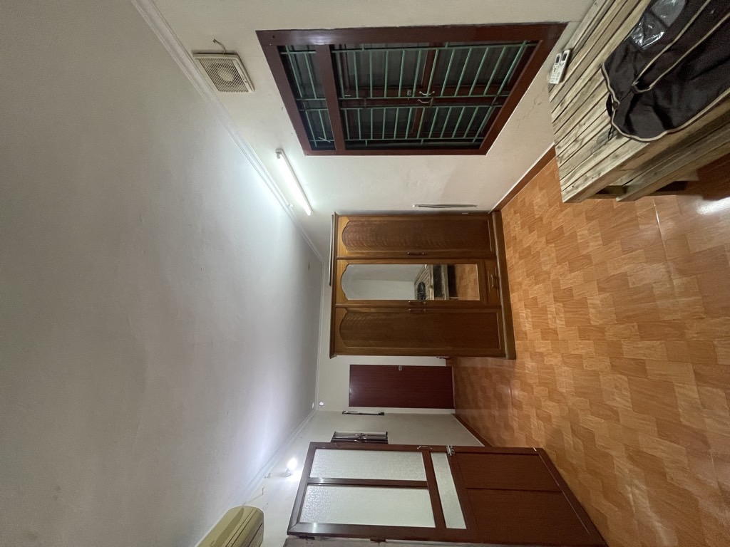 Bán nhà Quỳnh Mai - diện tích 84m2 3 tầng - Ô tô nhỏ vào nhà - giá 16 tỷ