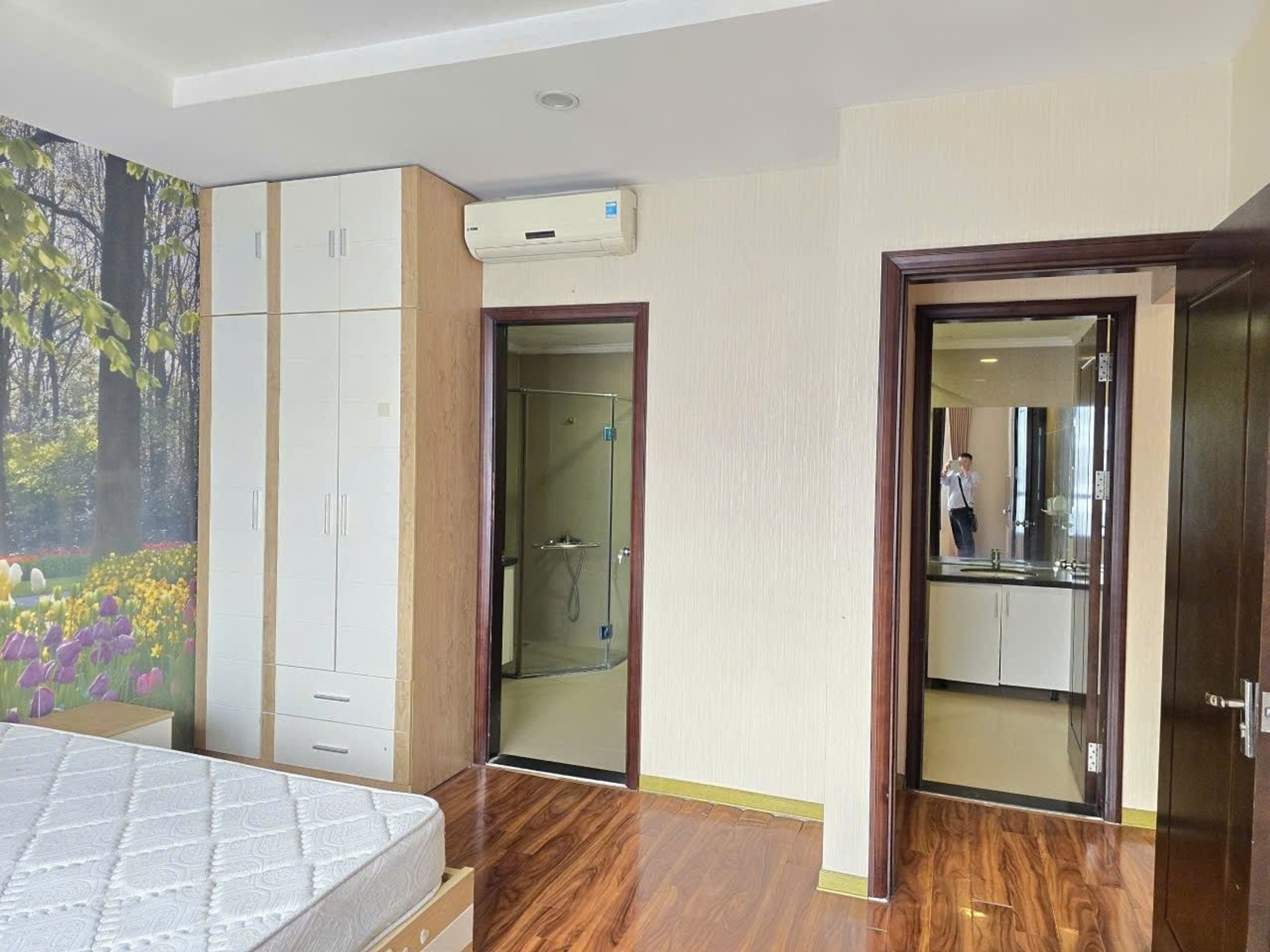Bán nhà Hai Bà Trưng - diện tích 87m2 1 tầng - Căn hộ view Sông Hồng - giá 9,7 tỷ