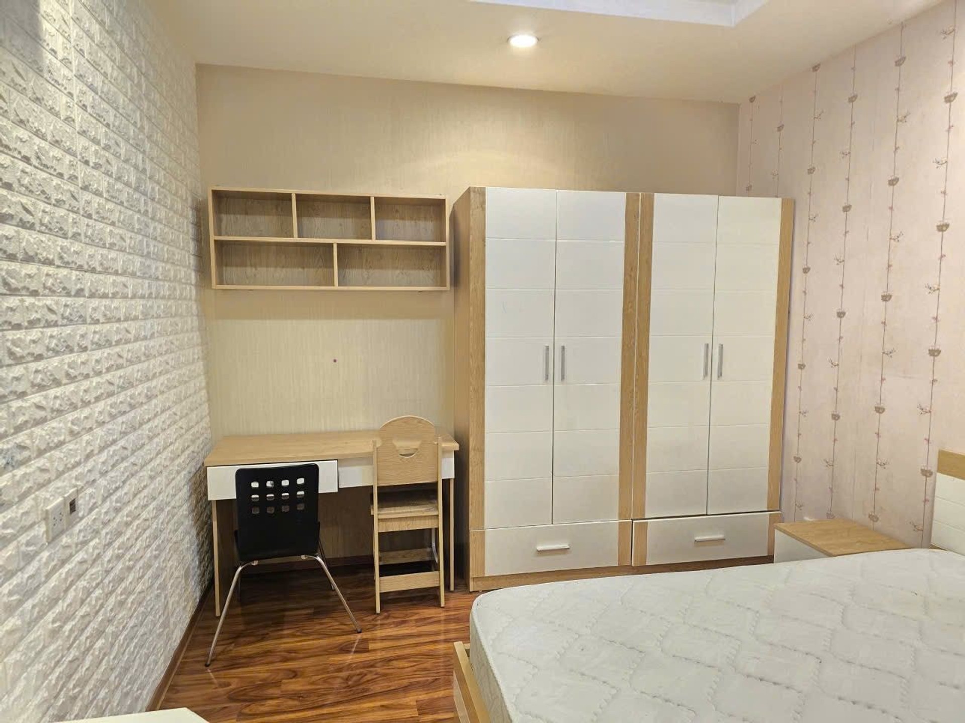 Bán nhà Hai Bà Trưng - diện tích 87m2 1 tầng - Căn hộ view Sông Hồng - giá 9,7 tỷ