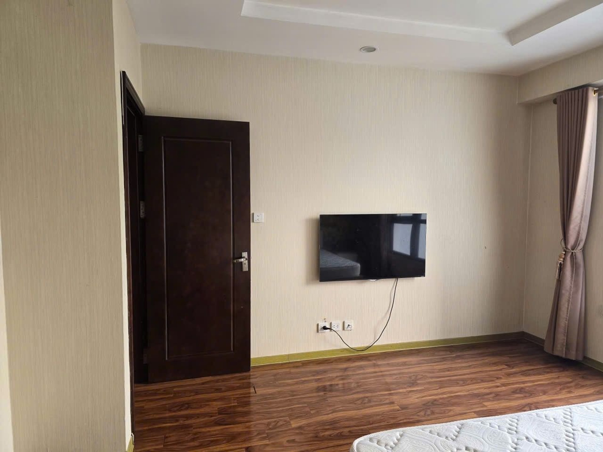 Bán nhà Hai Bà Trưng - diện tích 87m2 1 tầng - Căn hộ view Sông Hồng - giá 9,7 tỷ