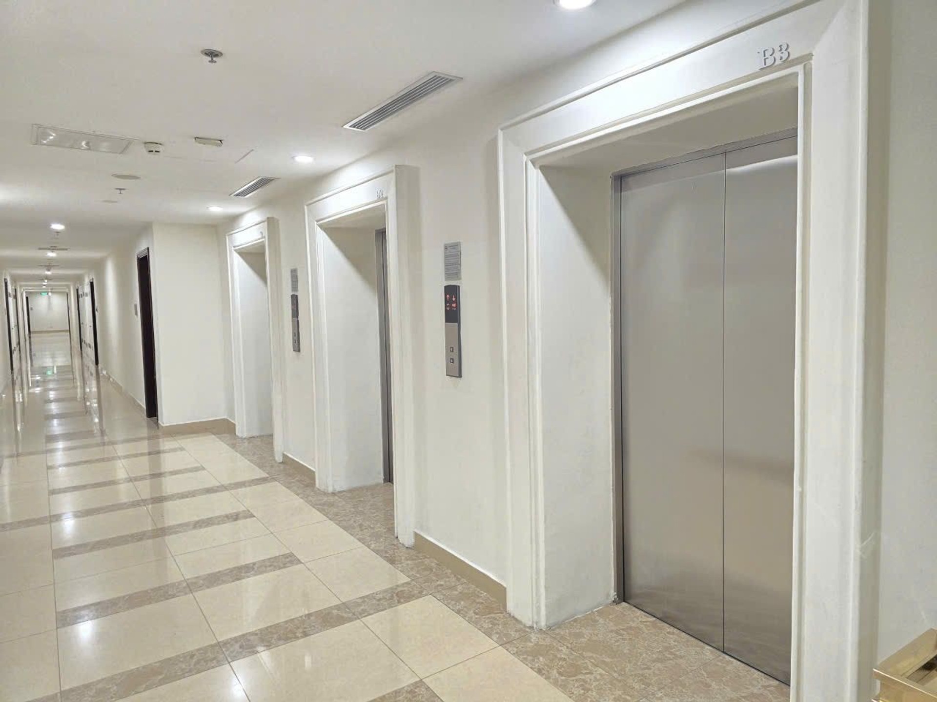 Bán nhà Hai Bà Trưng - diện tích 87m2 1 tầng - Căn hộ view Sông Hồng - giá 9,7 tỷ