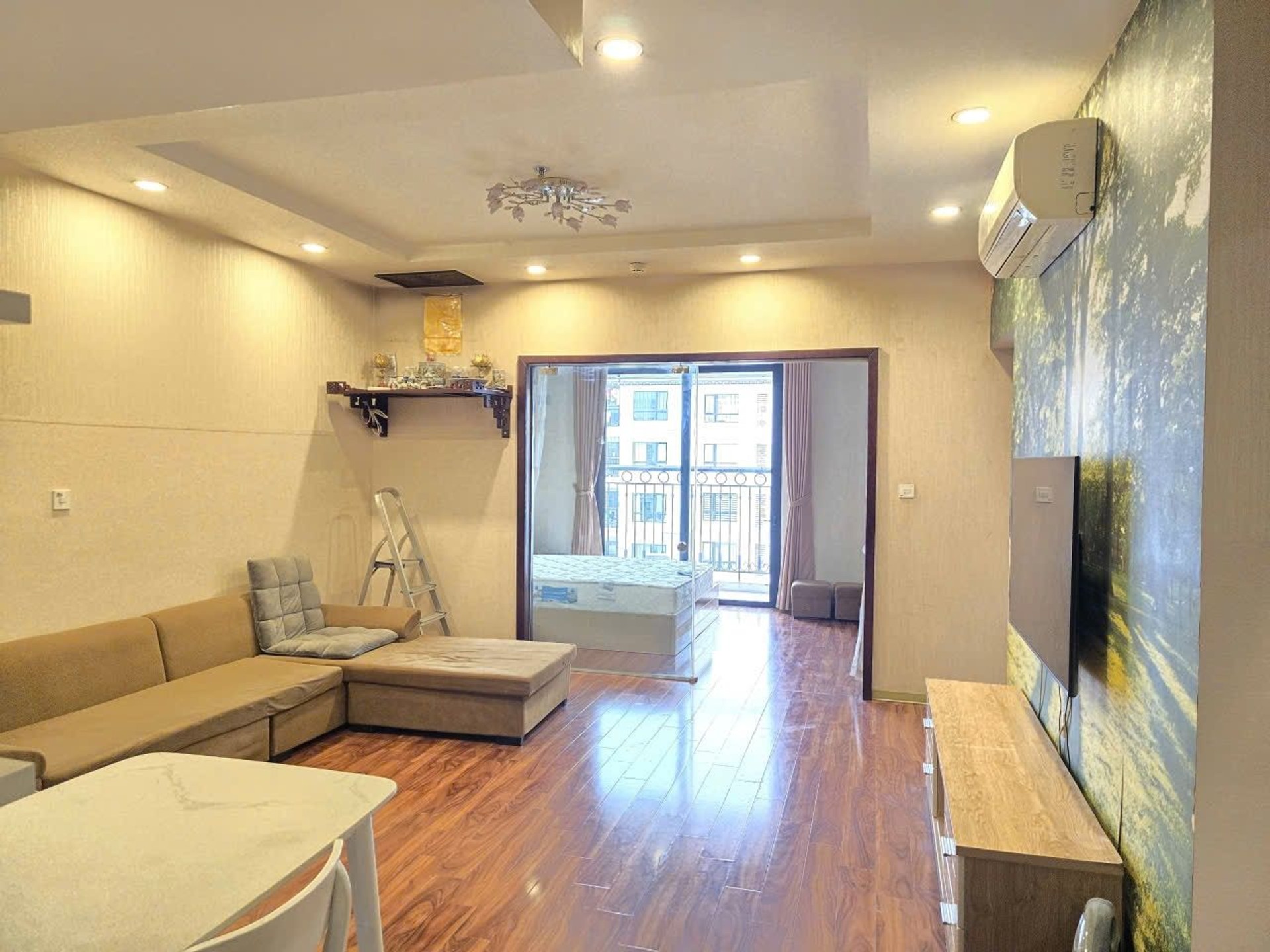 Bán nhà Hai Bà Trưng - diện tích 87m2 1 tầng - Căn hộ view Sông Hồng - giá 9,7 tỷ
