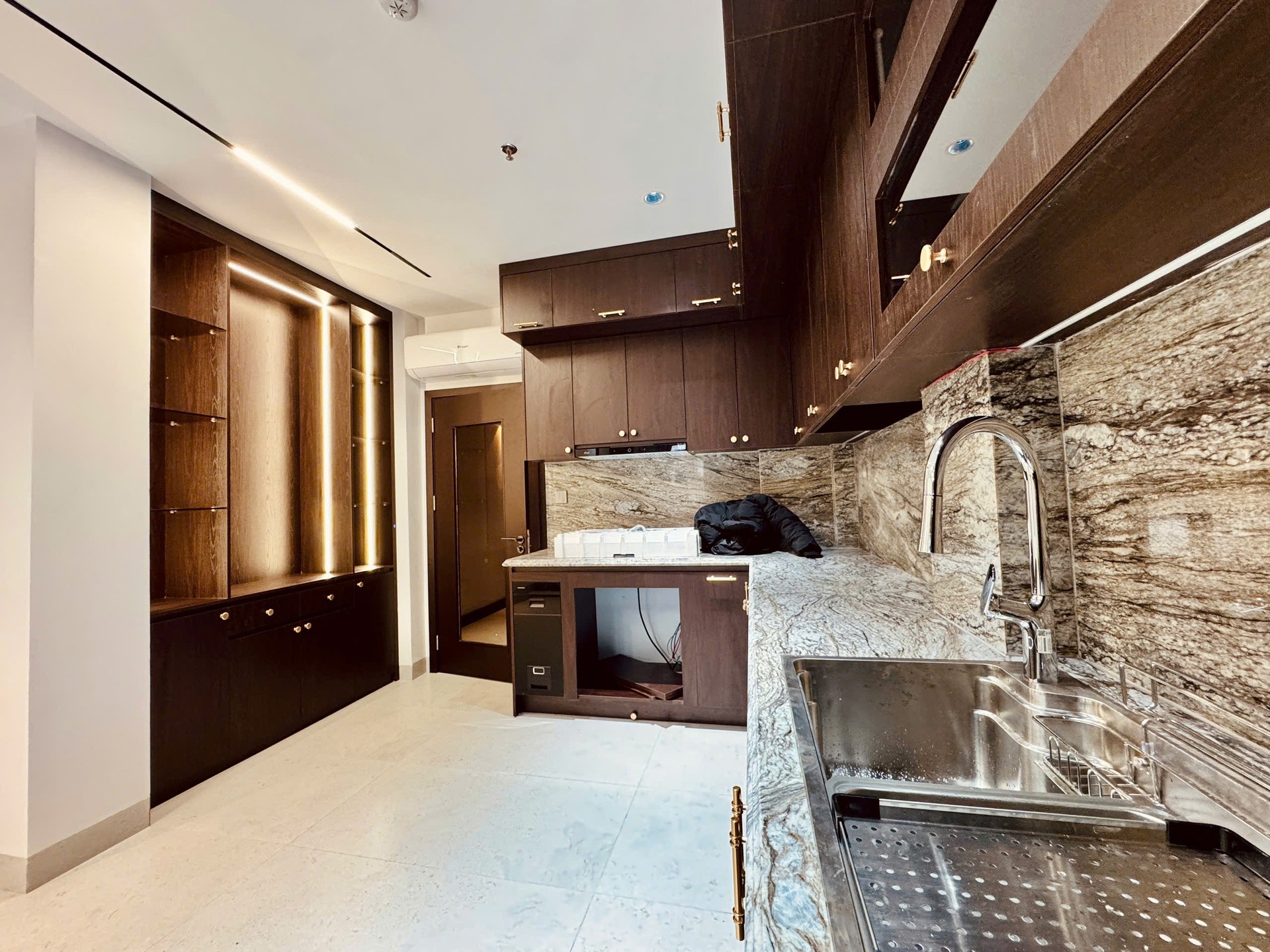 Bán nhà Nguyễn Chí Thanh - diện tích 43m2 7 tầng - Lô góc 3 mặt thoáng - giá 26,5 tỷ