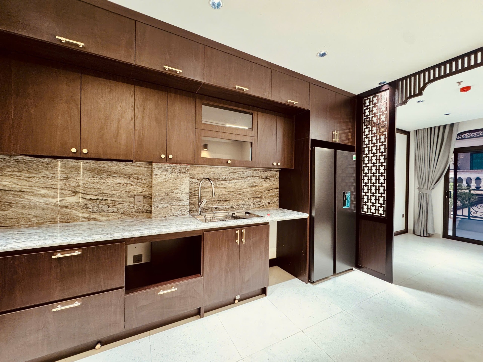 Bán nhà Nguyễn Chí Thanh - diện tích 43m2 7 tầng - Lô góc 3 mặt thoáng - giá 26,5 tỷ