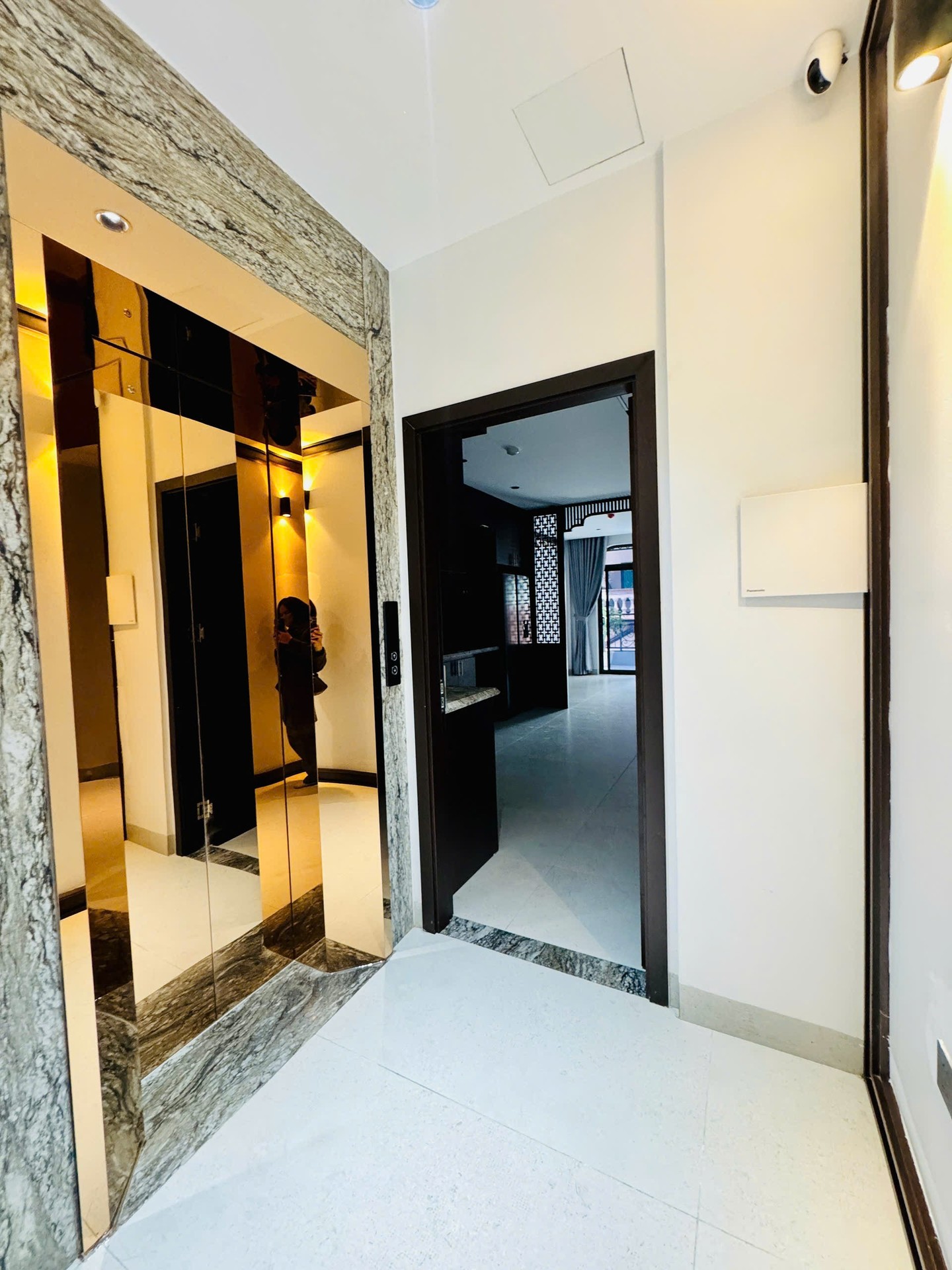 Bán nhà Nguyễn Chí Thanh - diện tích 43m2 7 tầng - Lô góc 3 mặt thoáng - giá 26,5 tỷ