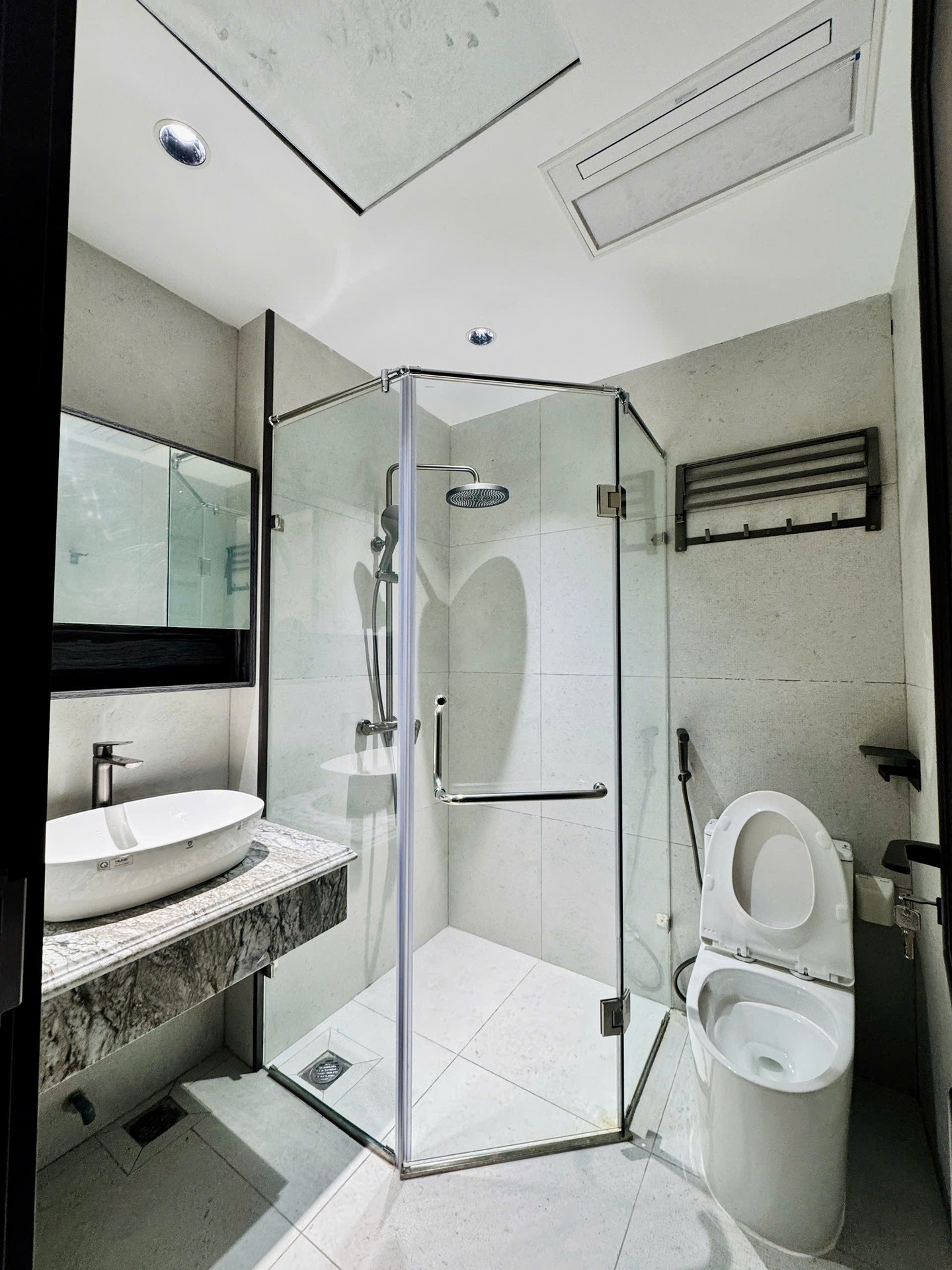 Bán nhà Nguyễn Chí Thanh - diện tích 43m2 7 tầng - Lô góc 3 mặt thoáng - giá 26,5 tỷ