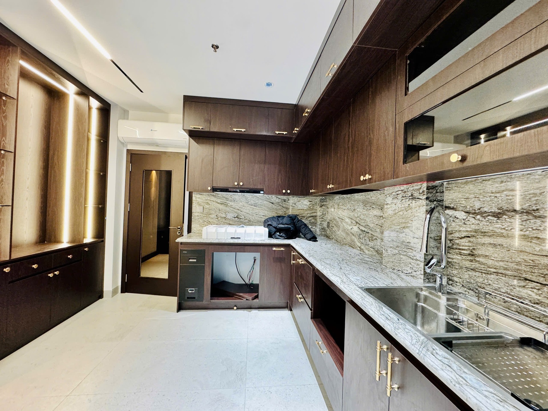 Bán nhà Nguyễn Chí Thanh - diện tích 43m2 7 tầng - Lô góc 3 mặt thoáng - giá 26,5 tỷ