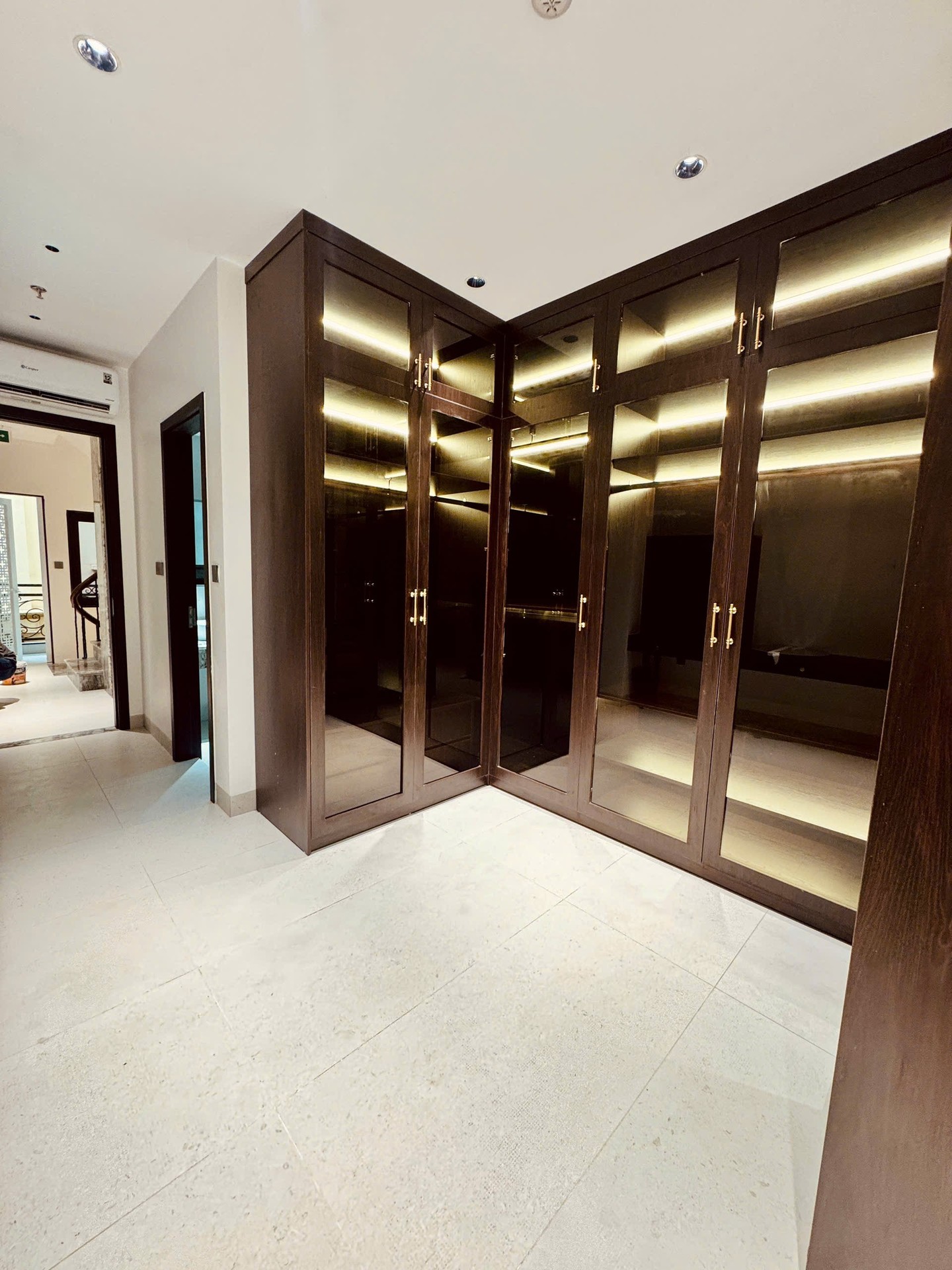 Bán nhà Nguyễn Chí Thanh - diện tích 43m2 7 tầng - Lô góc 3 mặt thoáng - giá 26,5 tỷ