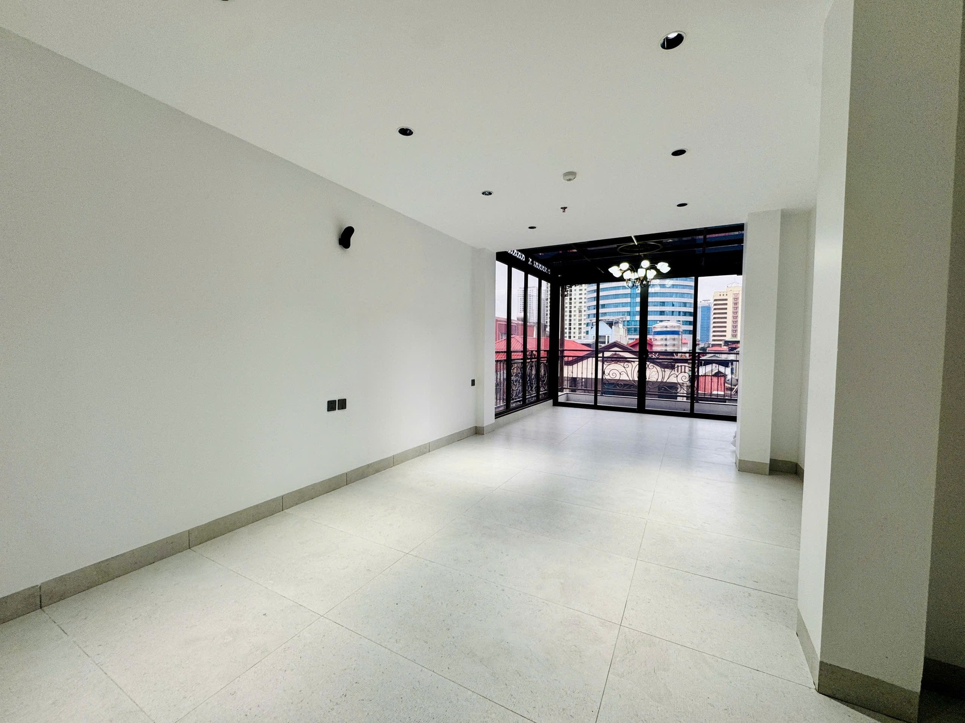 Bán nhà Nguyễn Chí Thanh - diện tích 43m2 7 tầng - Lô góc 3 mặt thoáng - giá 26,5 tỷ