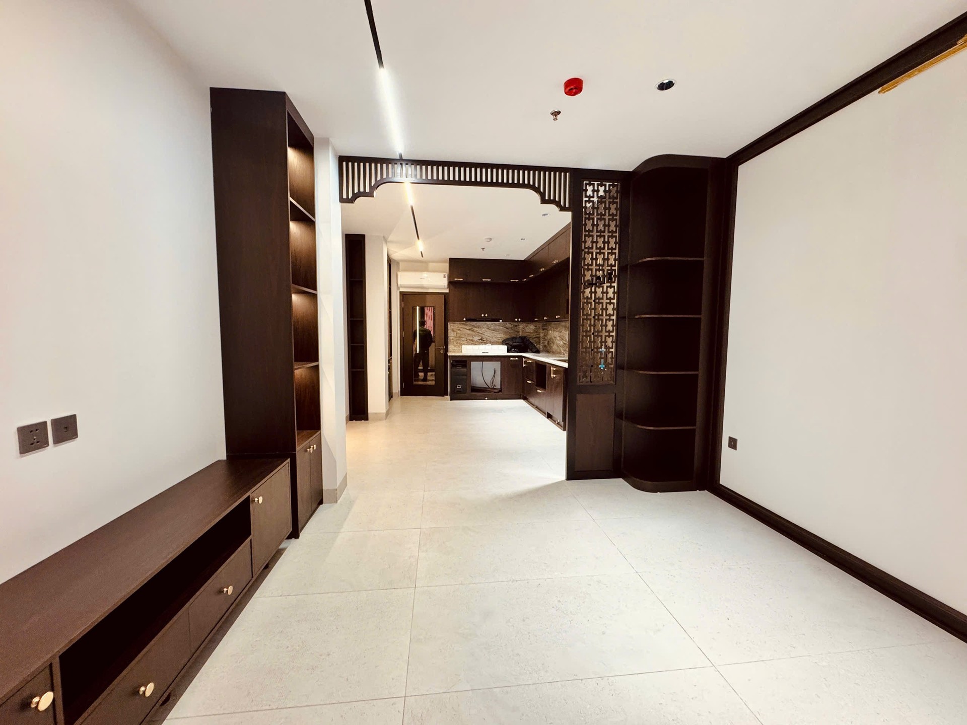 Bán nhà Nguyễn Chí Thanh - diện tích 43m2 7 tầng - Lô góc 3 mặt thoáng - giá 26,5 tỷ