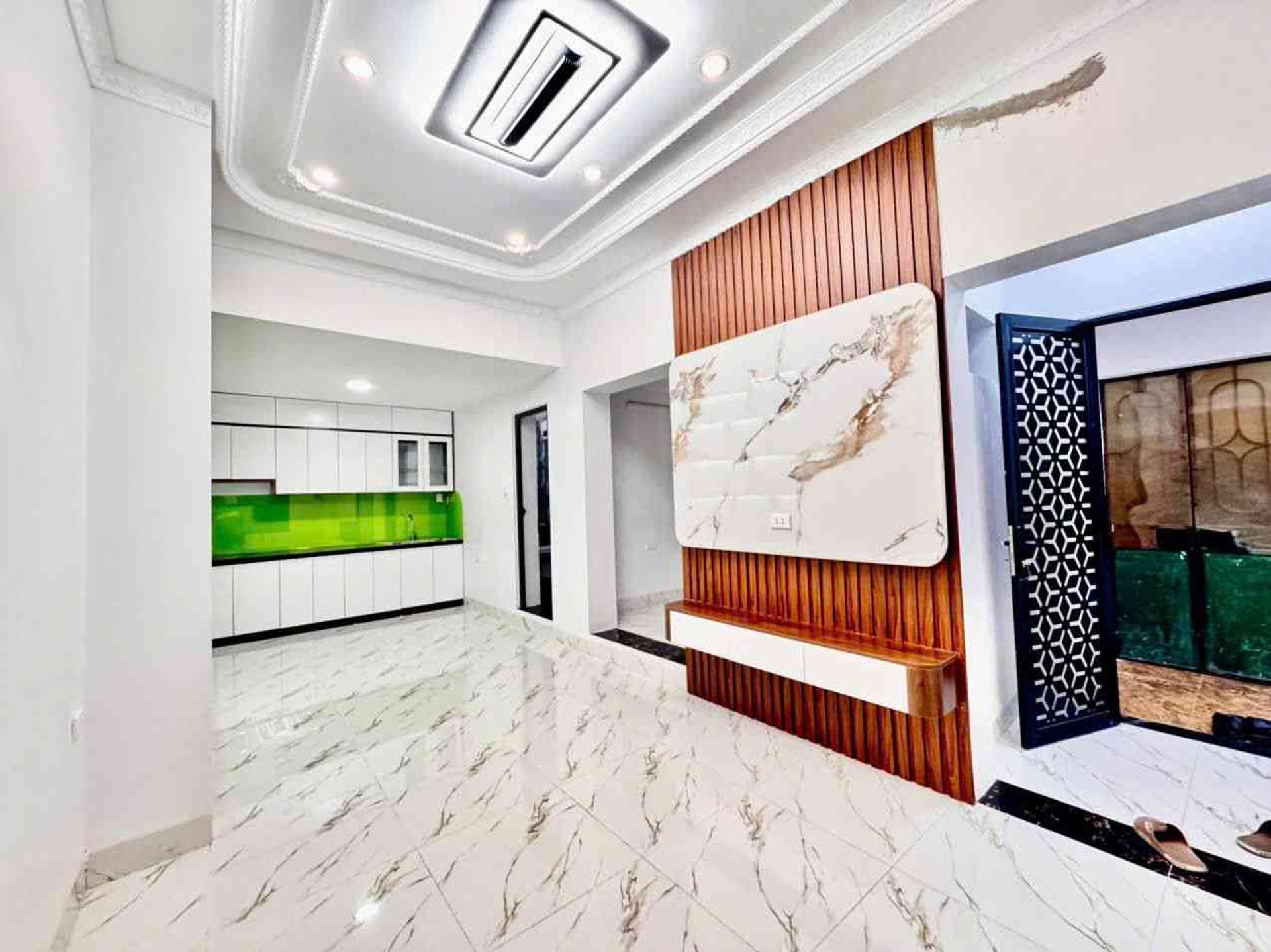 Bán nhà Dương Văn Bé - diện tích 85m2 2 tầng - Ô tô đỗ cửa - giá 4,5 tỷ