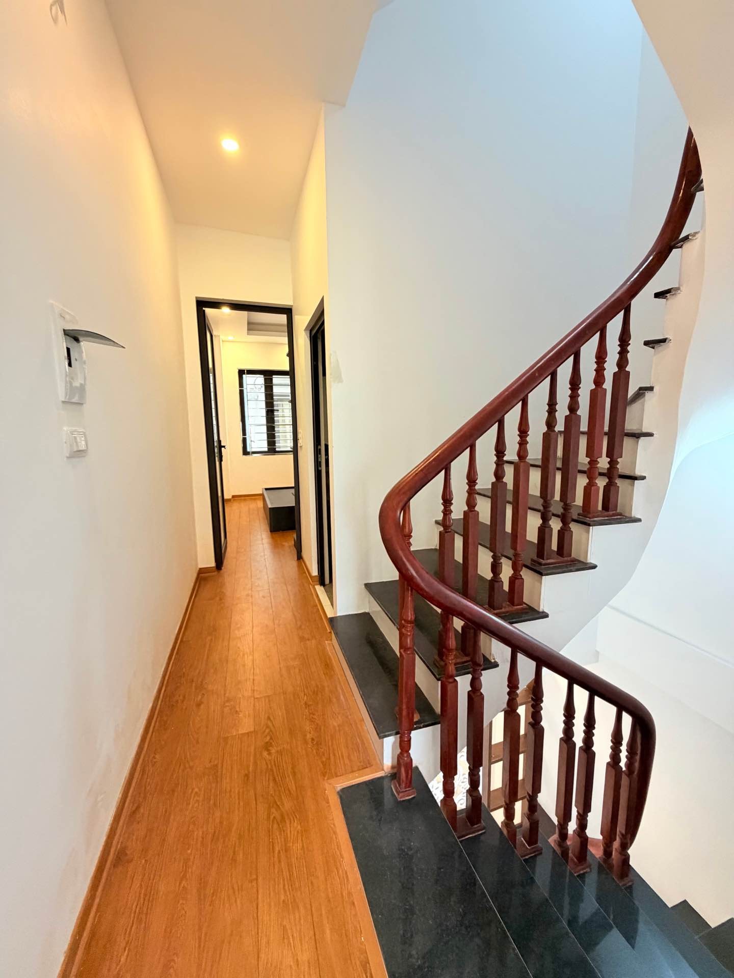 Bán nhà Thanh Lân - diện tích 34m2 4 tầng - Nhà mới full nội thất - giá 6,3 tỷ