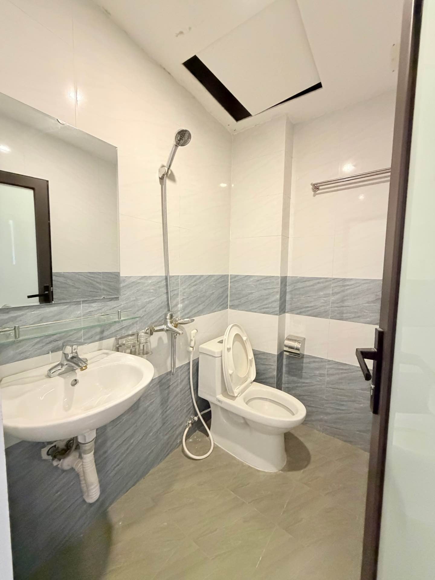 Bán nhà Thanh Lân - diện tích 34m2 4 tầng - Nhà mới full nội thất - giá 6,3 tỷ