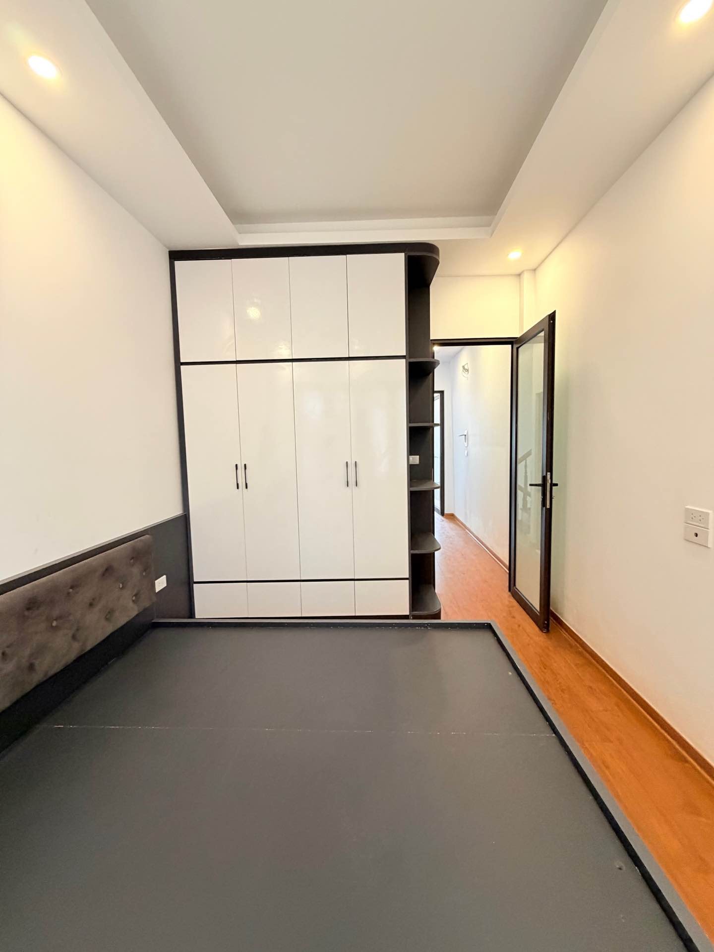 Bán nhà Thanh Lân - diện tích 34m2 4 tầng - Nhà mới full nội thất - giá 6,3 tỷ