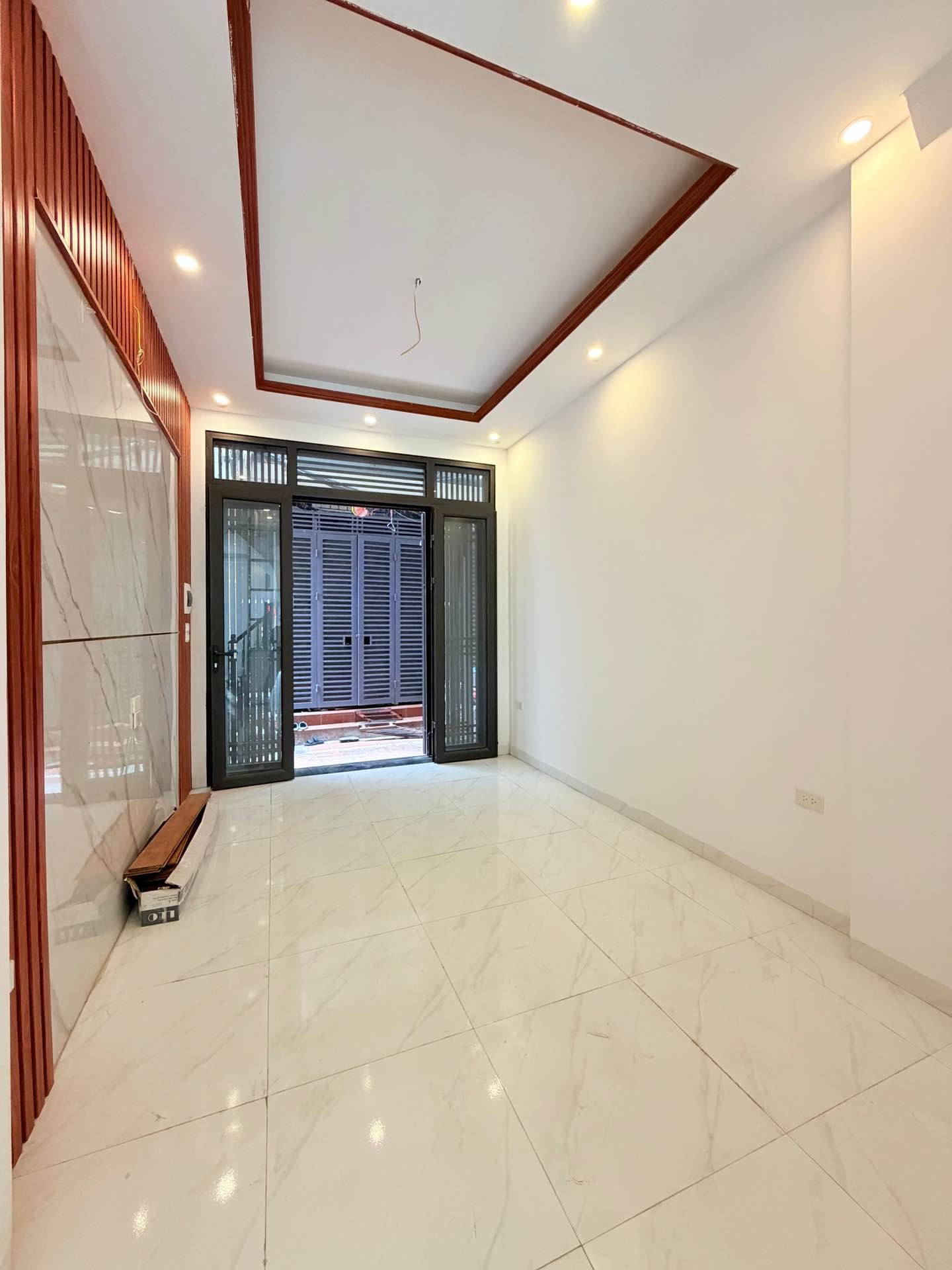 Bán nhà Thanh Lân - diện tích 34m2 4 tầng - Nhà mới full nội thất - giá 6,3 tỷ