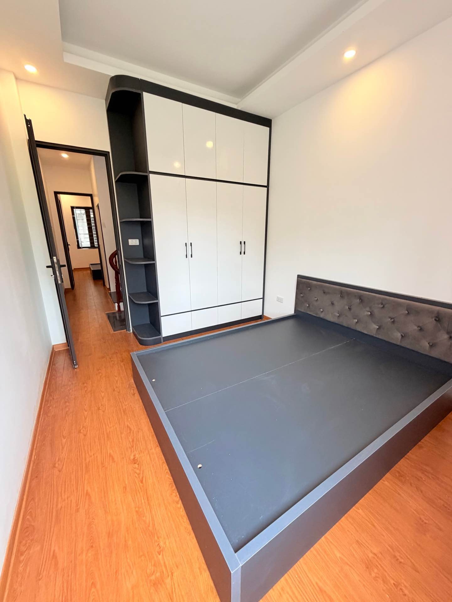 Bán nhà Thanh Lân - diện tích 34m2 4 tầng - Nhà mới full nội thất - giá 6,3 tỷ