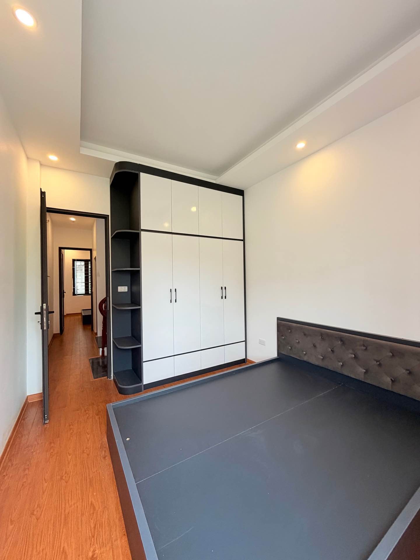 Bán nhà Thanh Lân - diện tích 34m2 4 tầng - Nhà mới full nội thất - giá 6,3 tỷ