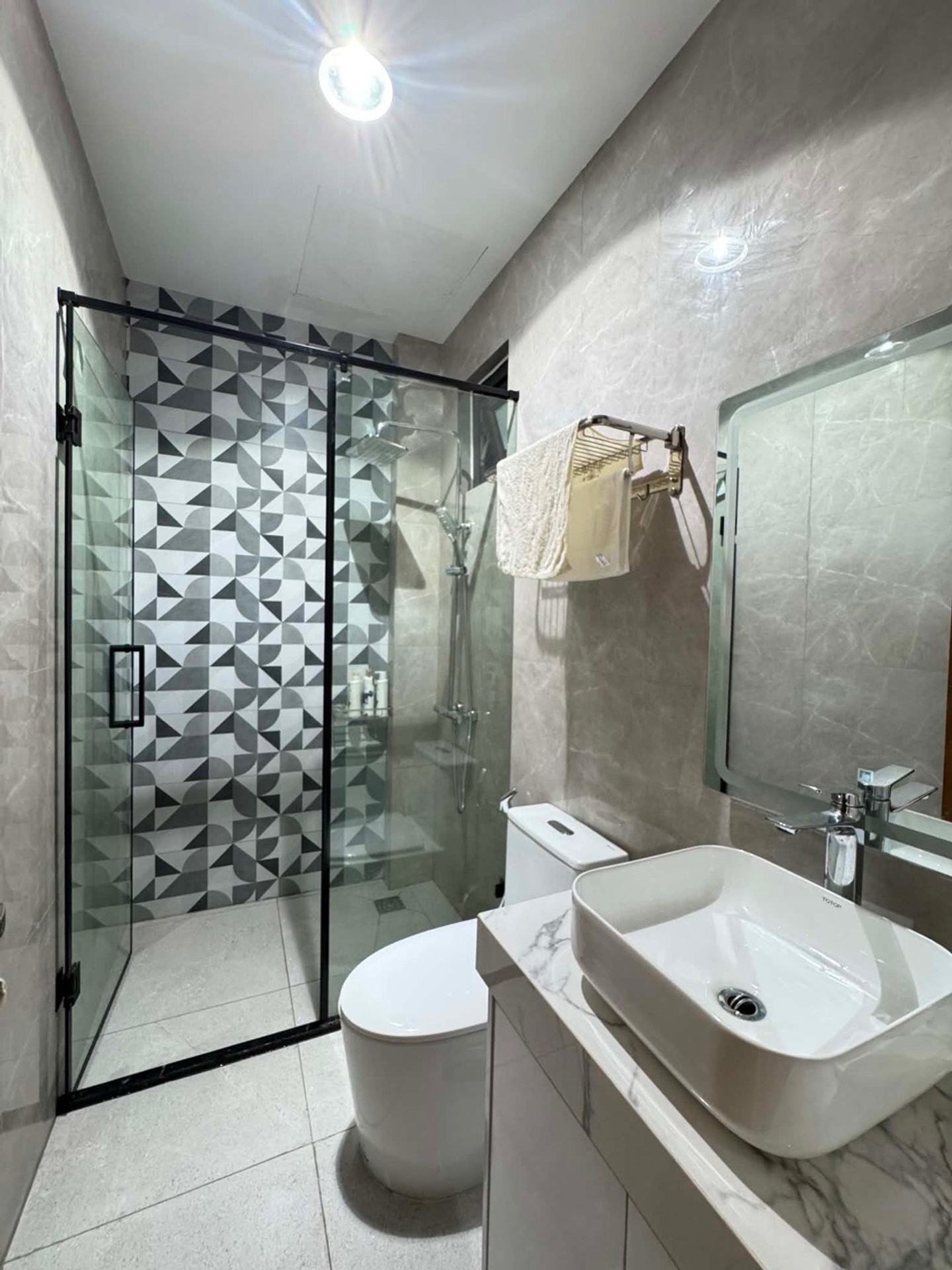 Bán nhà Lạc Trung - diện tích 48m2 8 tầng - Nhà mới, thang máy - giá 29,9 tỷ