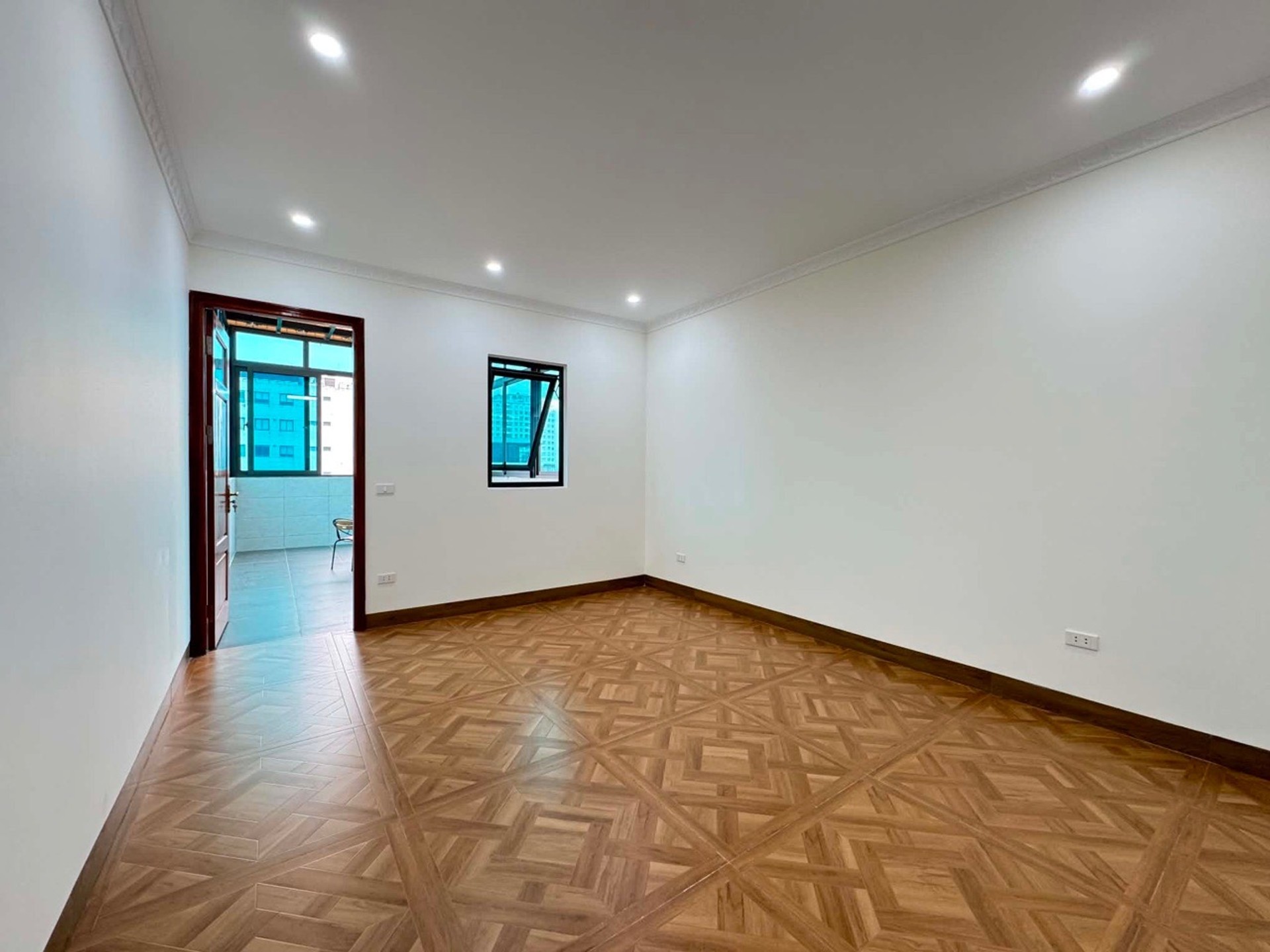 Bán nhà Lạc Trung - diện tích 48m2 8 tầng - Nhà mới, thang máy - giá 29,9 tỷ