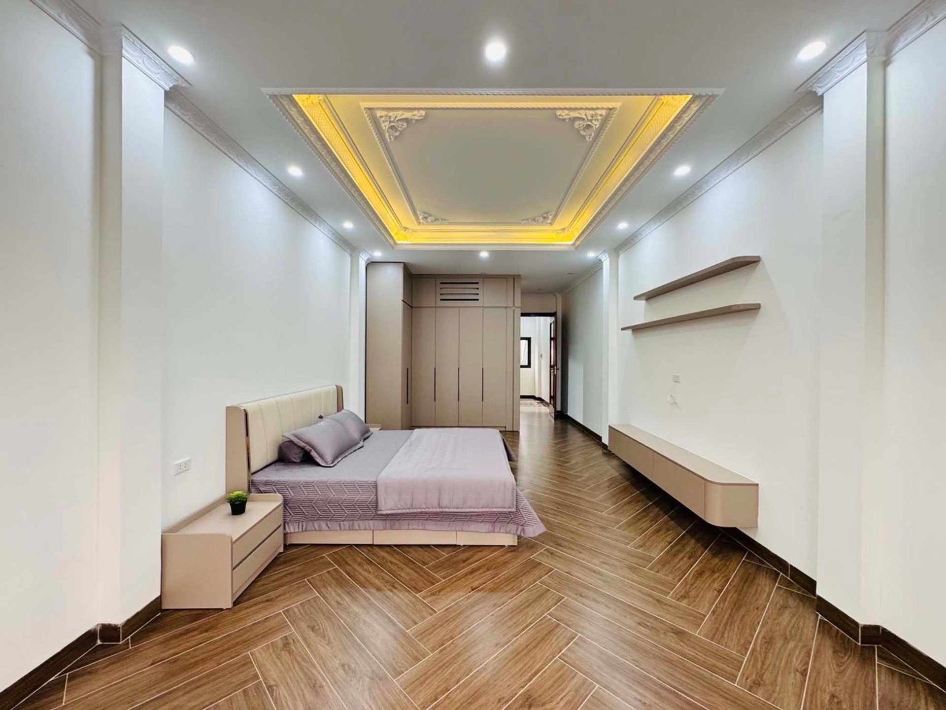 Bán nhà Lạc Trung - diện tích 48m2 8 tầng - Nhà mới, thang máy - giá 29,9 tỷ