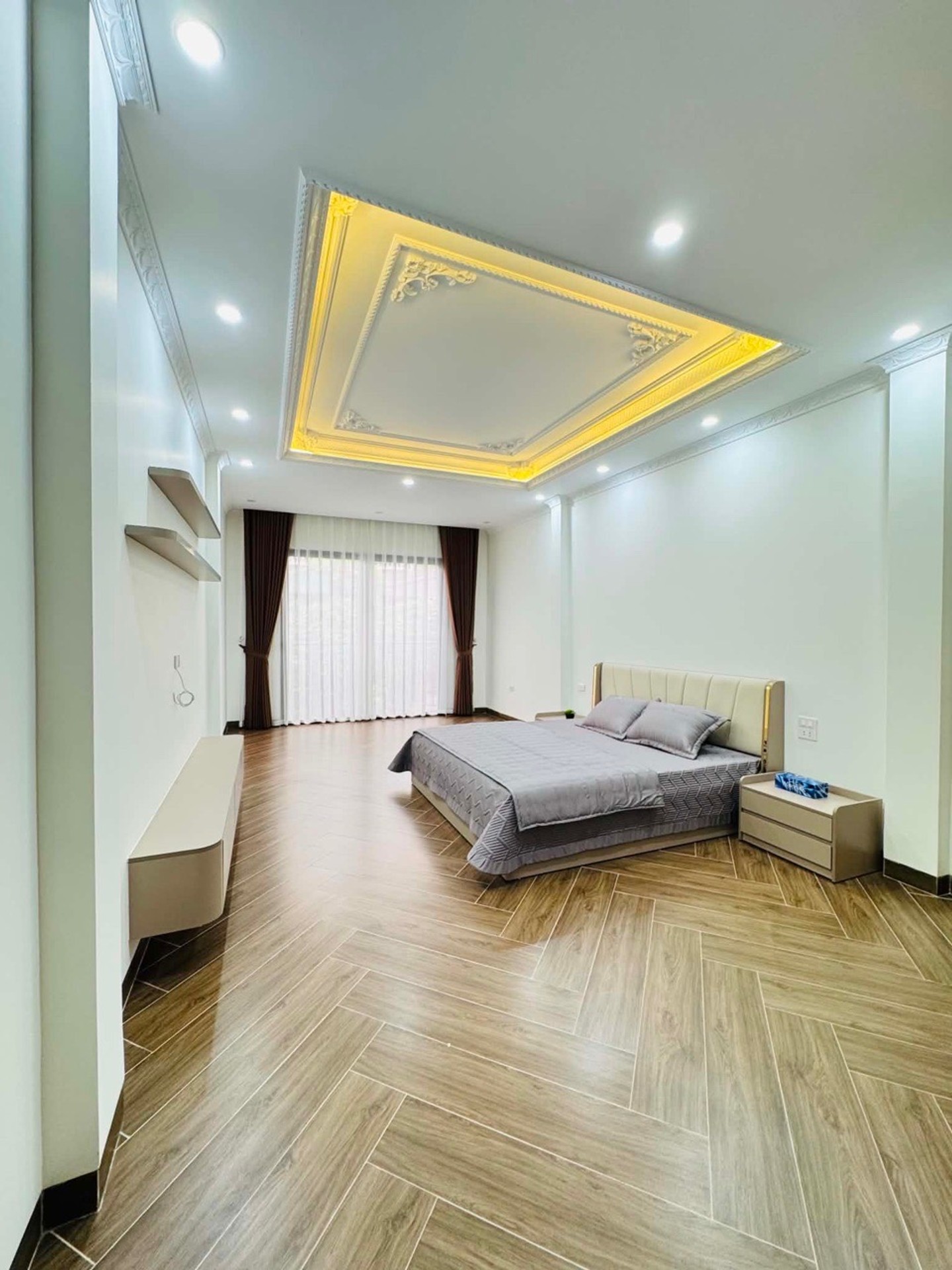 Bán nhà Lạc Trung - diện tích 48m2 8 tầng - Nhà mới, thang máy - giá 29,9 tỷ