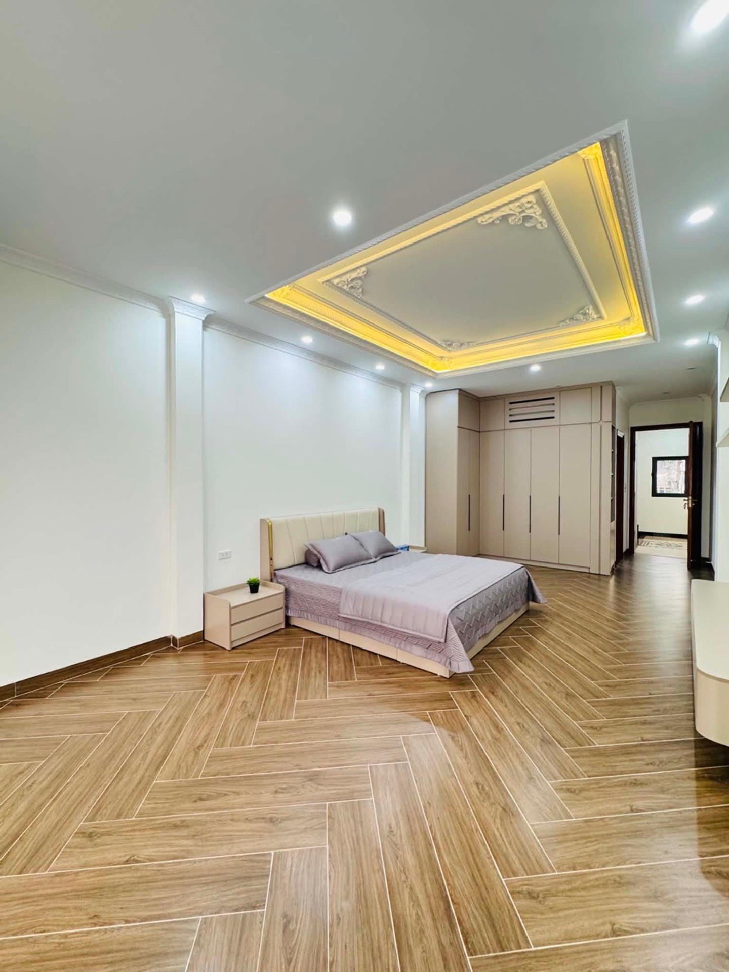 Bán nhà Lạc Trung - diện tích 48m2 8 tầng - Nhà mới, thang máy - giá 29,9 tỷ