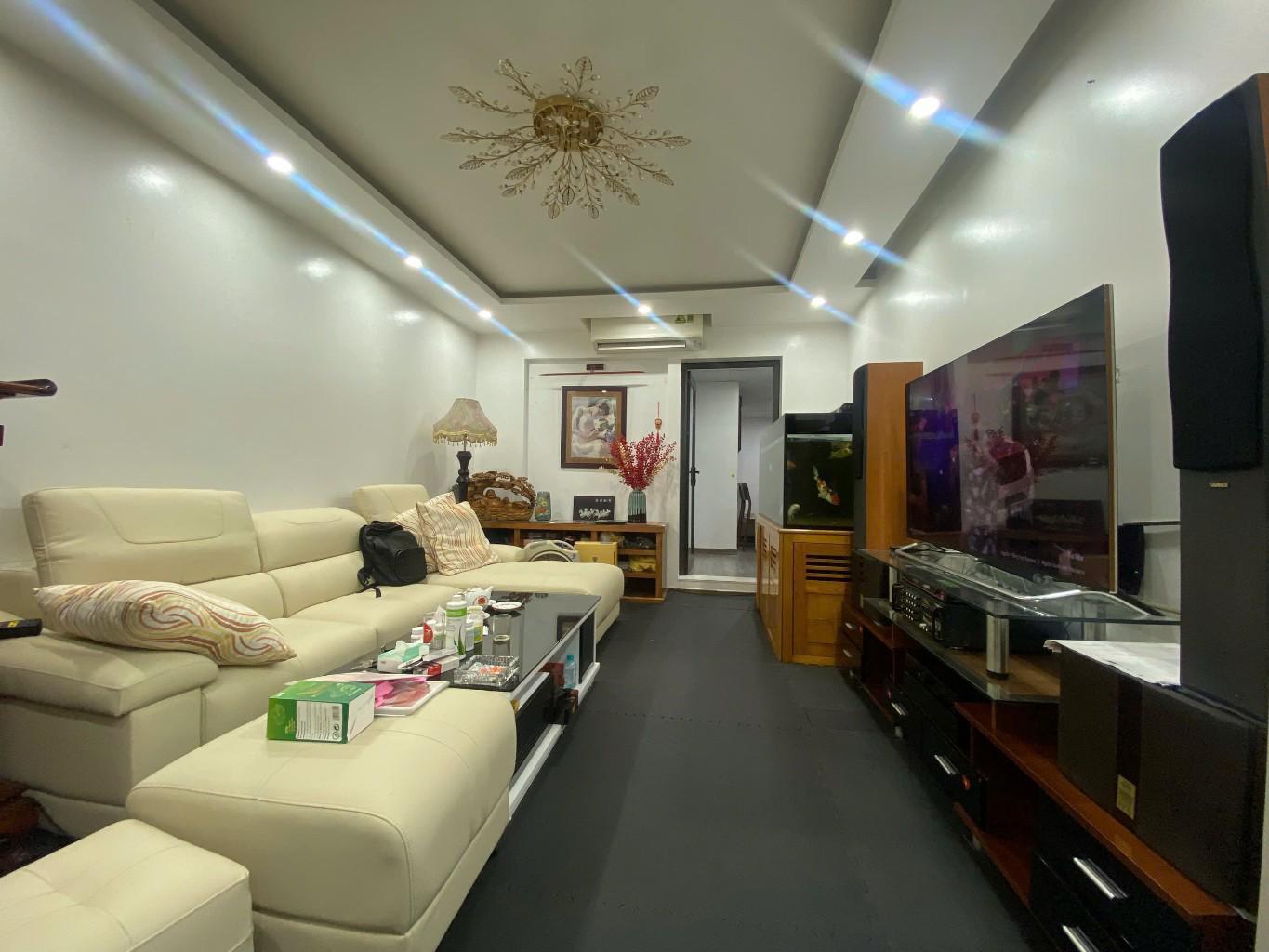 Bán nhà Giải Phóng - diện tích 60m2 5 tầng - Nhà tập thể cao tầng, đầy đủ nội thất - giá 4,5 tỷ