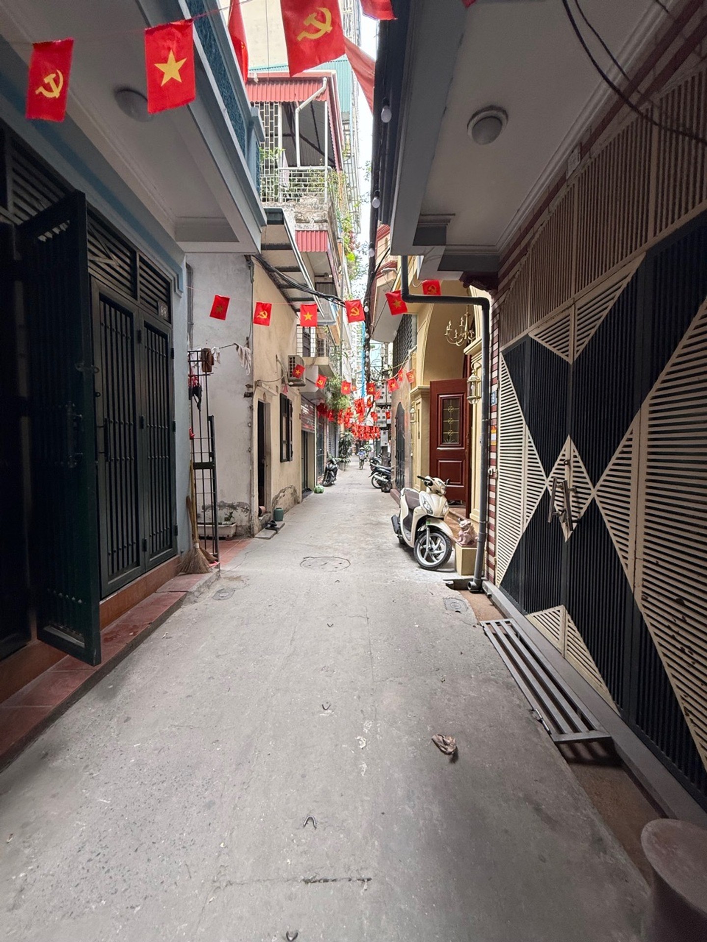 Bán nhà Minh Khai - diện tích 42m2 3.5 tầng - gần ô tô - giá 10,3 tỷ