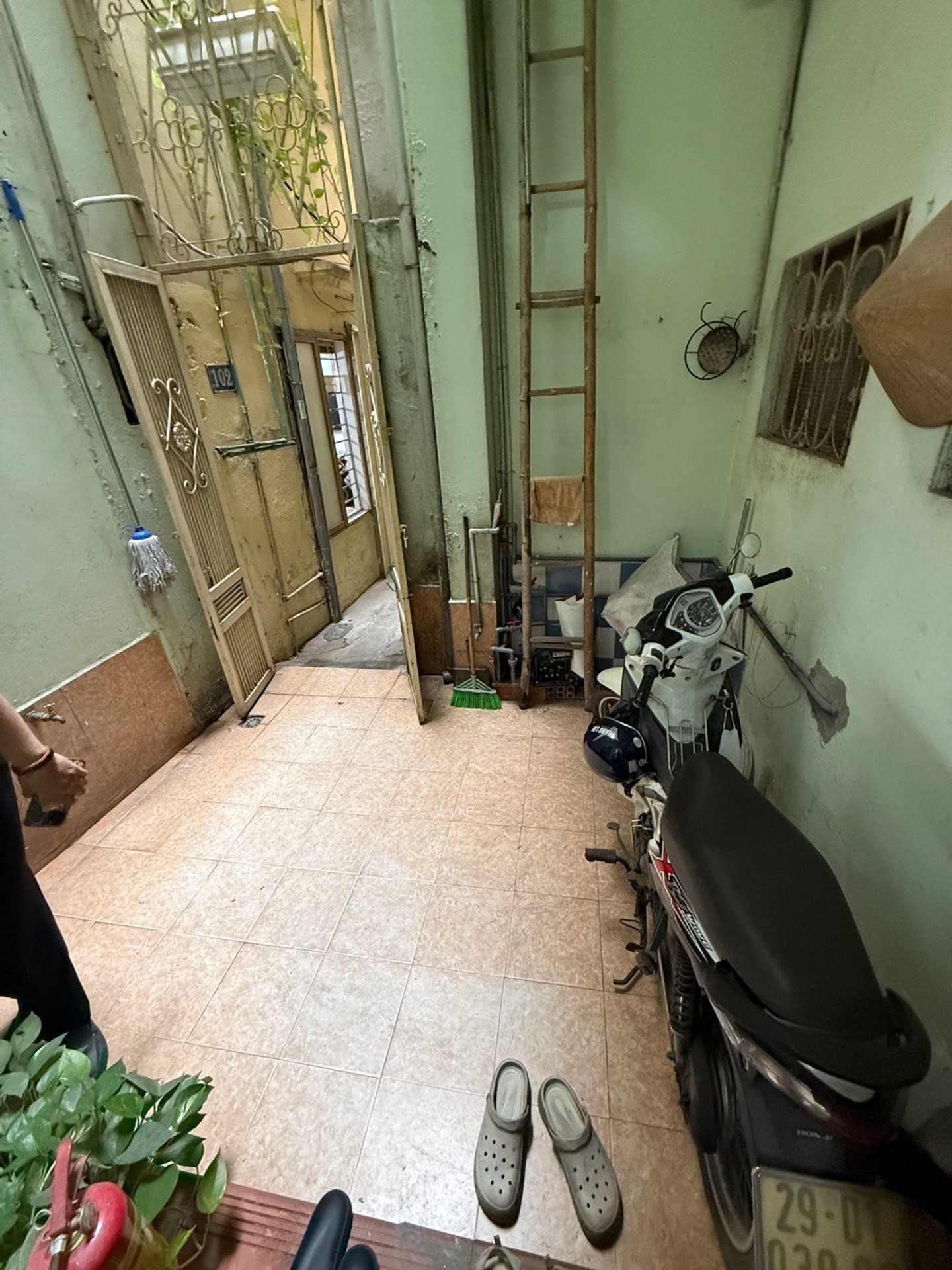 Bán nhà Minh Khai - diện tích 42m2 3.5 tầng - gần ô tô - giá 10,3 tỷ